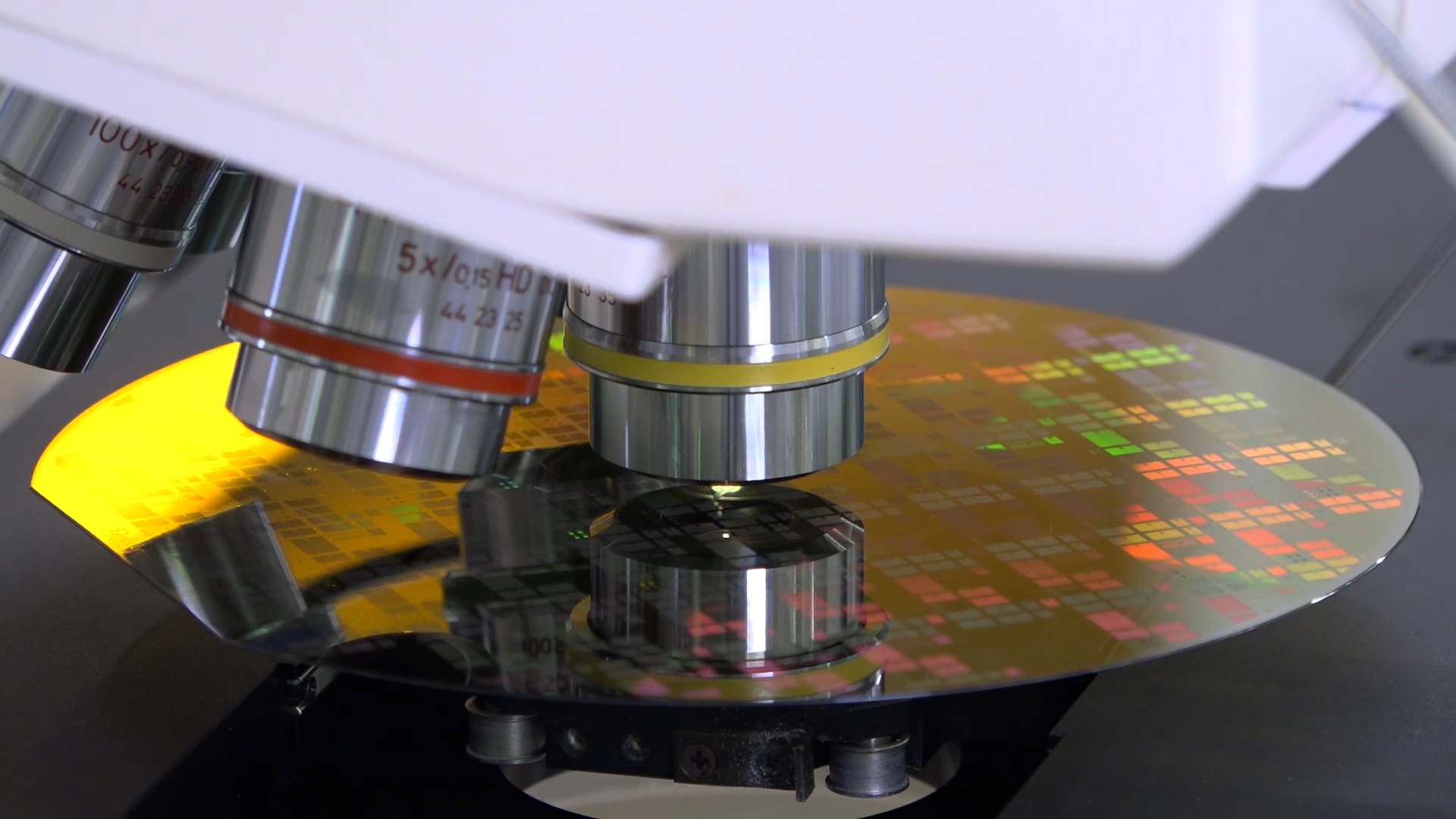 Halbleiter aus Siliziumkarbid in der Bosch Waferfab in Reutlingen