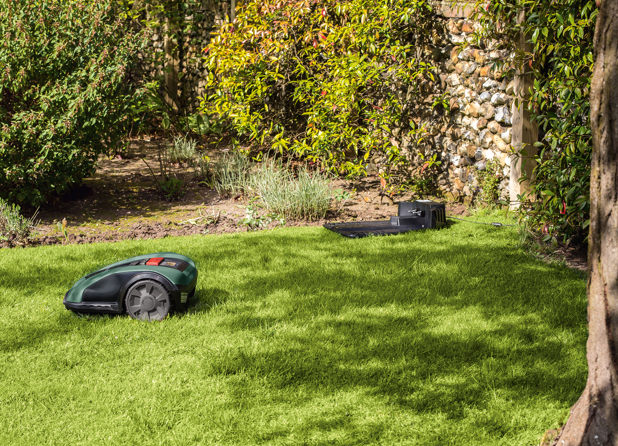 High added value thanks to exact measurement of the lawn area: Bosch robotic lawnmowers Indego M 700 and Indego M+ 700