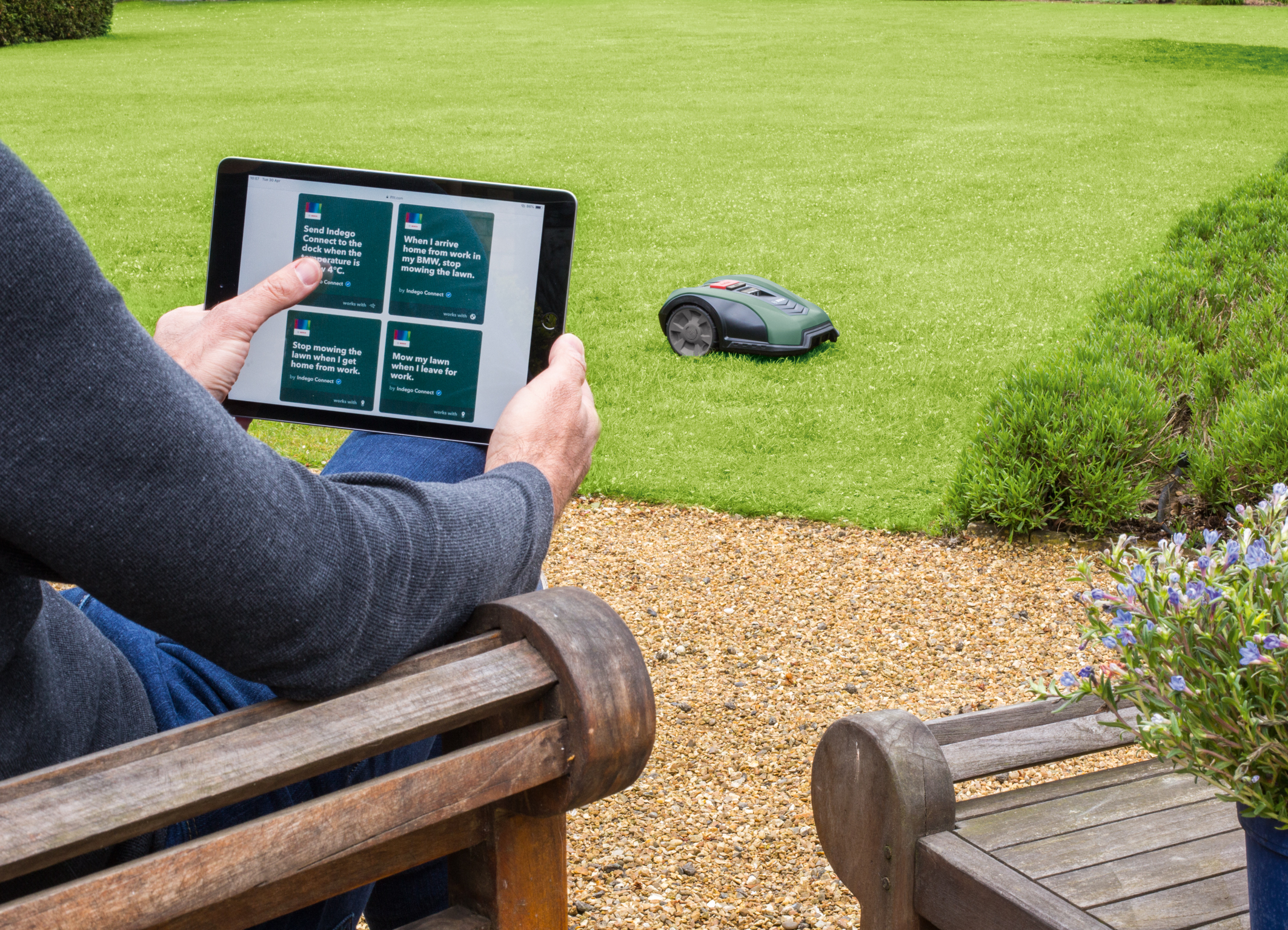 Flexibility through Amazon Alexa and connectivity platform IFTTT: Bosch robotic lawnmowers Indego M 700 and Indego M+ 700