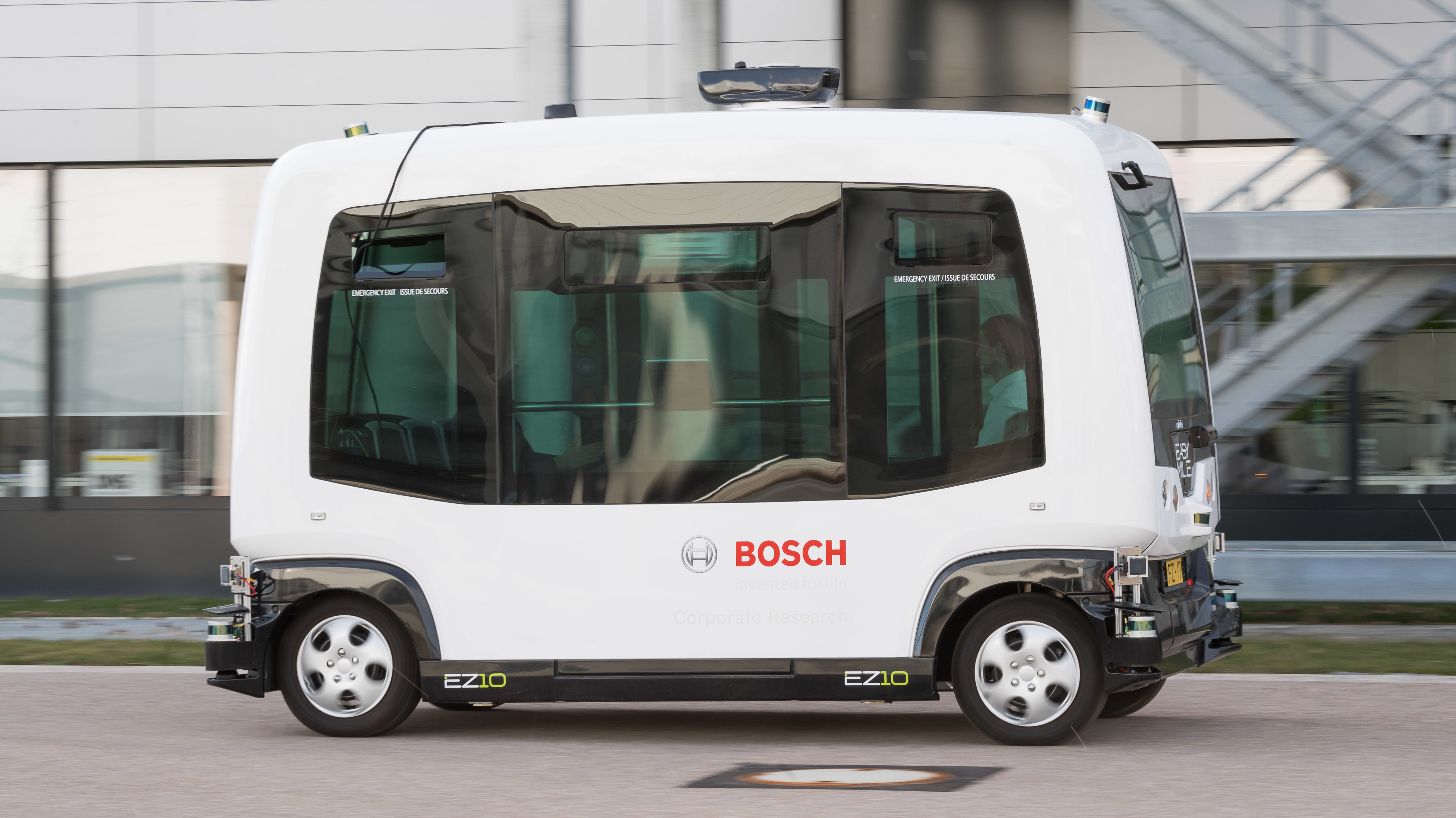 Staying on track despite malfunctions: how driverless shuttles get safely from A to B