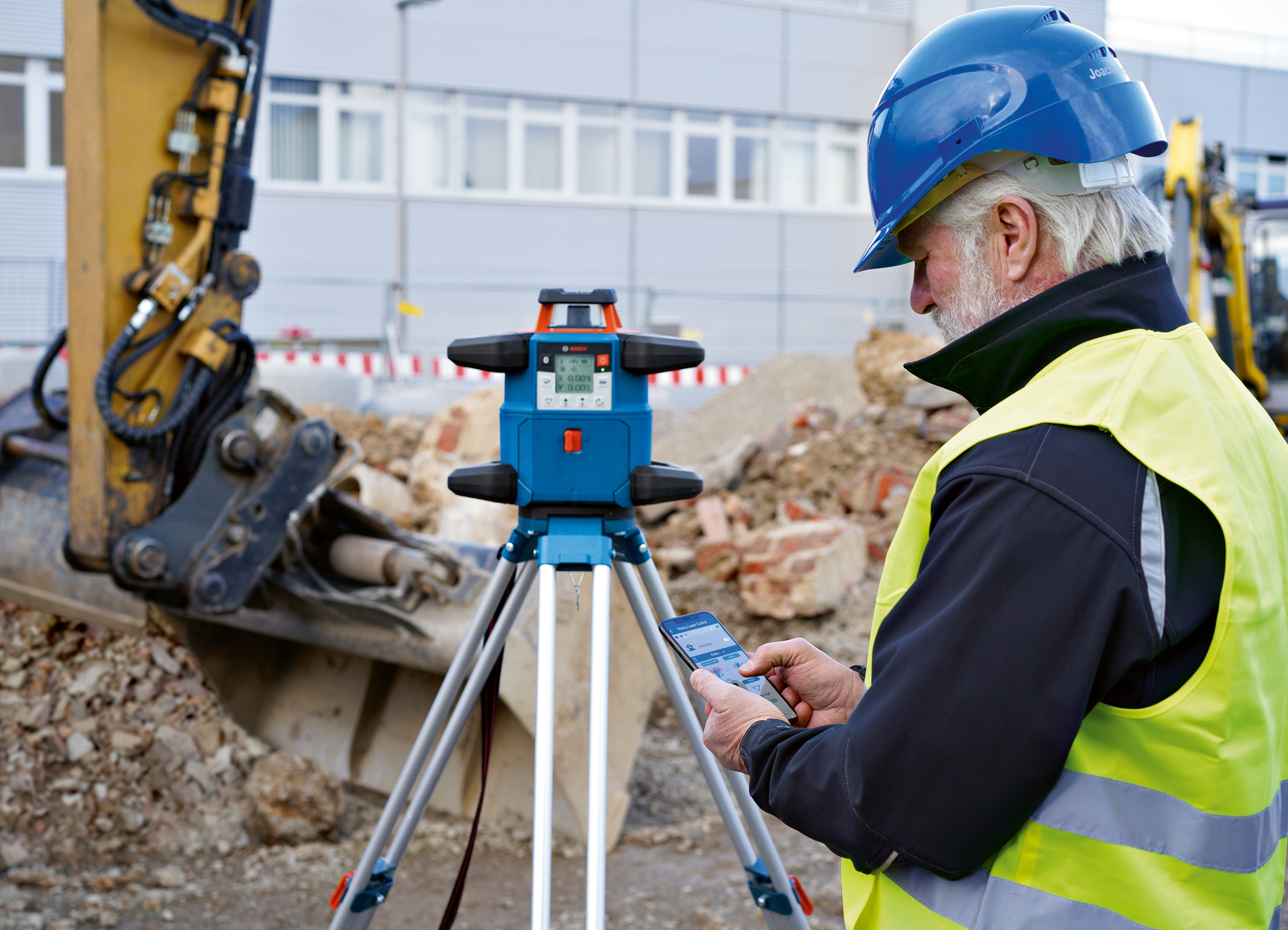 Bedienung und Kontrolle per App und User Interface:  Neuer Rotationslaser von Bosch für Profis