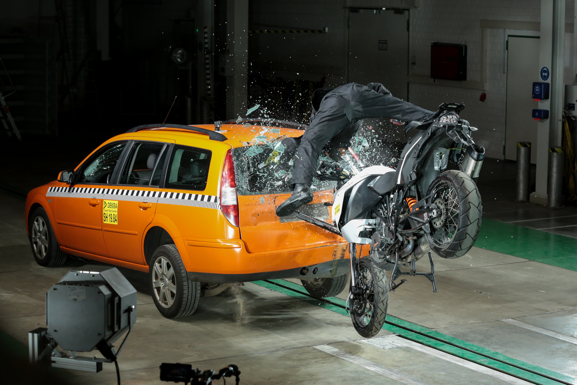 Some 18 crash tests were carried out solely to demonstrate the functionality of Help Connect.