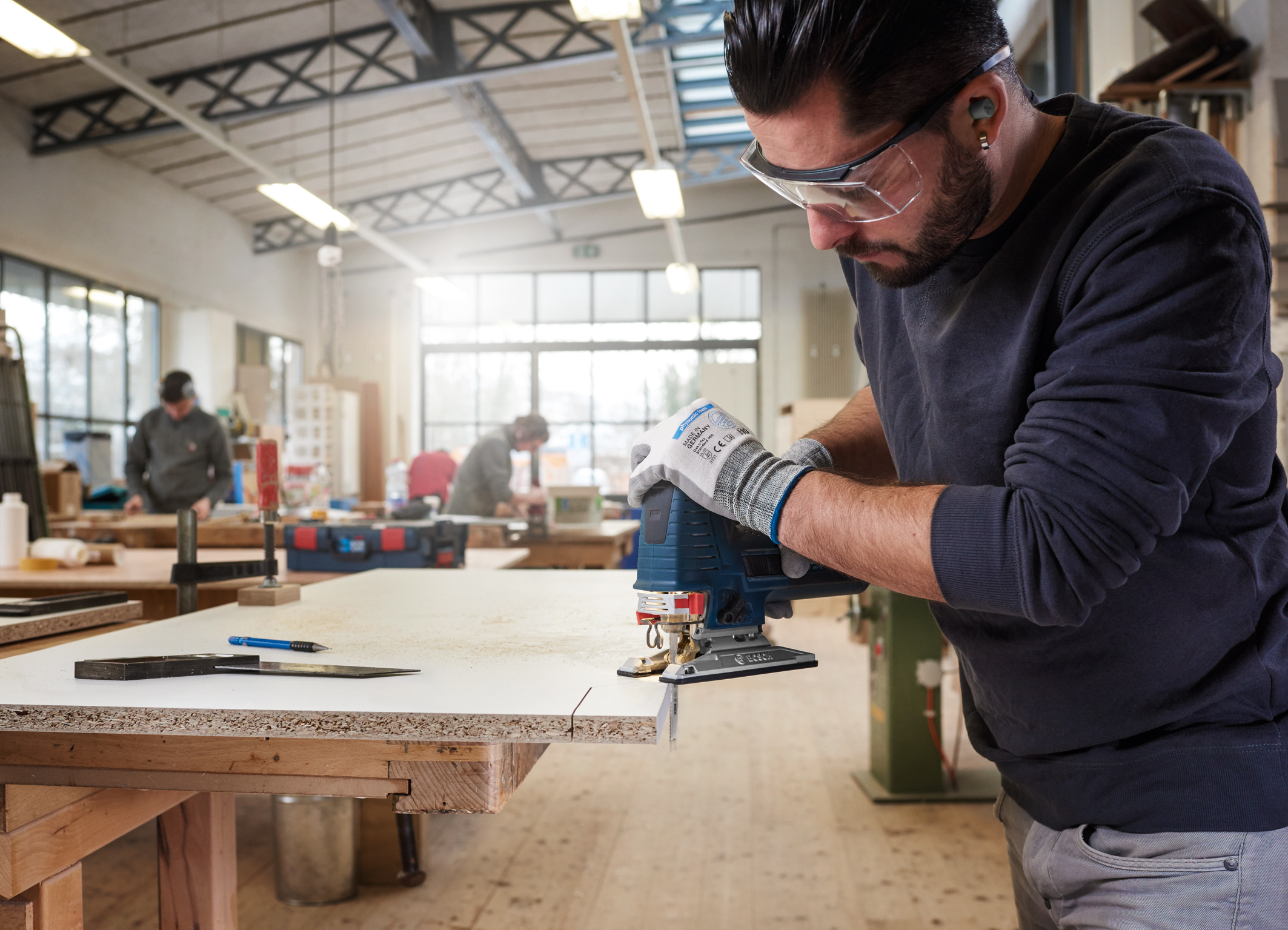 Für vielseitige, schnelle Einsätze in Holz und Laminat: Neue Bosch-Stichsägeblätter mit Hartmetall-Technologie