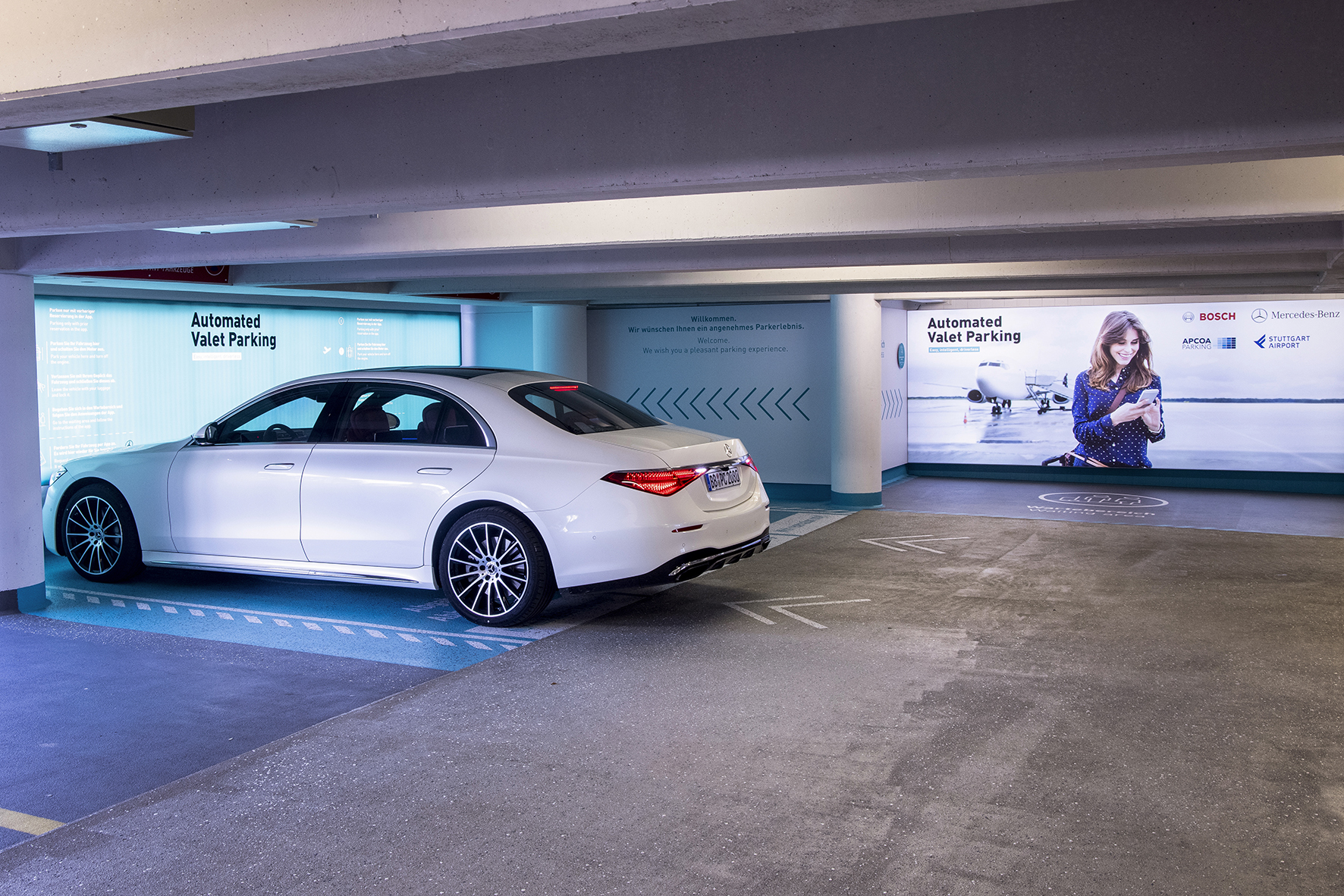 Apcoa, Bosch und Mercedes-Benz arbeiten am weltweit ersten Serieneinsatz von Automated Valet Parking am Flughafen Stuttgart 