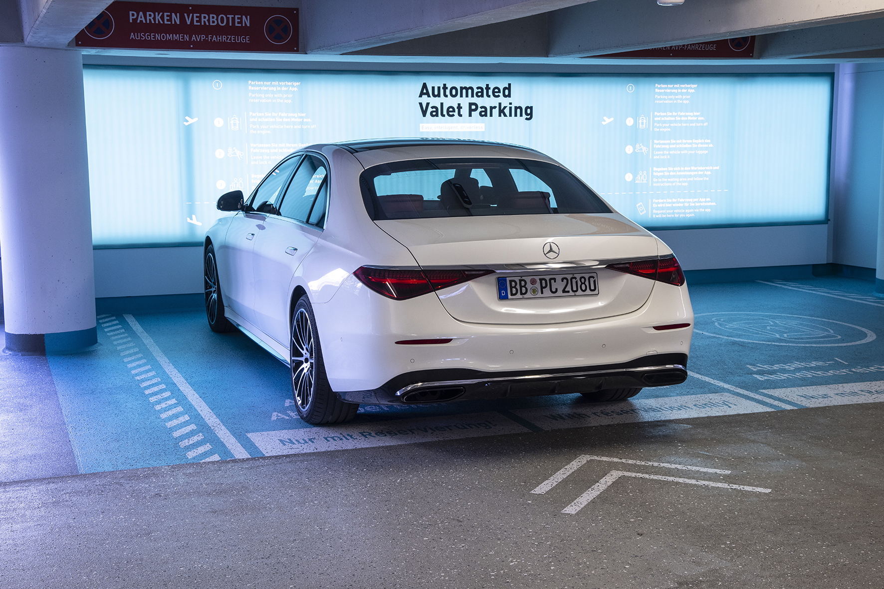 Fahrerlos Parken dank intelligenter Infrastruktur 