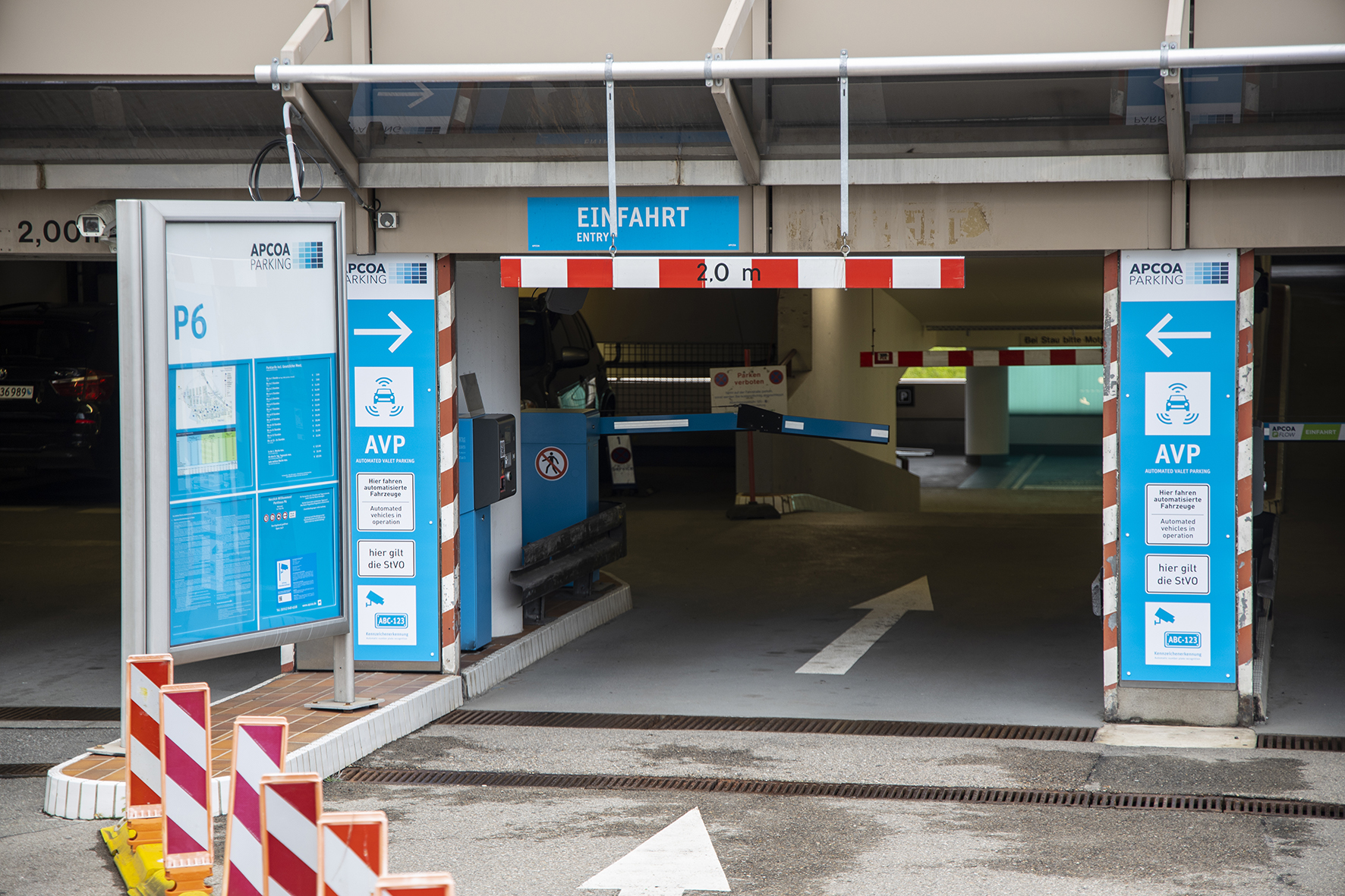 Vollautomatisiertes und fahrerloses Parken kommt an den Flughafen Stuttgart