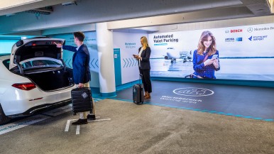 Vollautomatisiertes und fahrerloses Parken kommt an den Flughafen Stuttgart