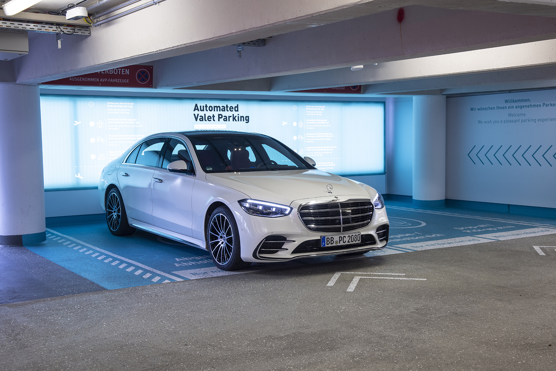 Fahrerlos Parken dank intelligenter Infrastruktur 