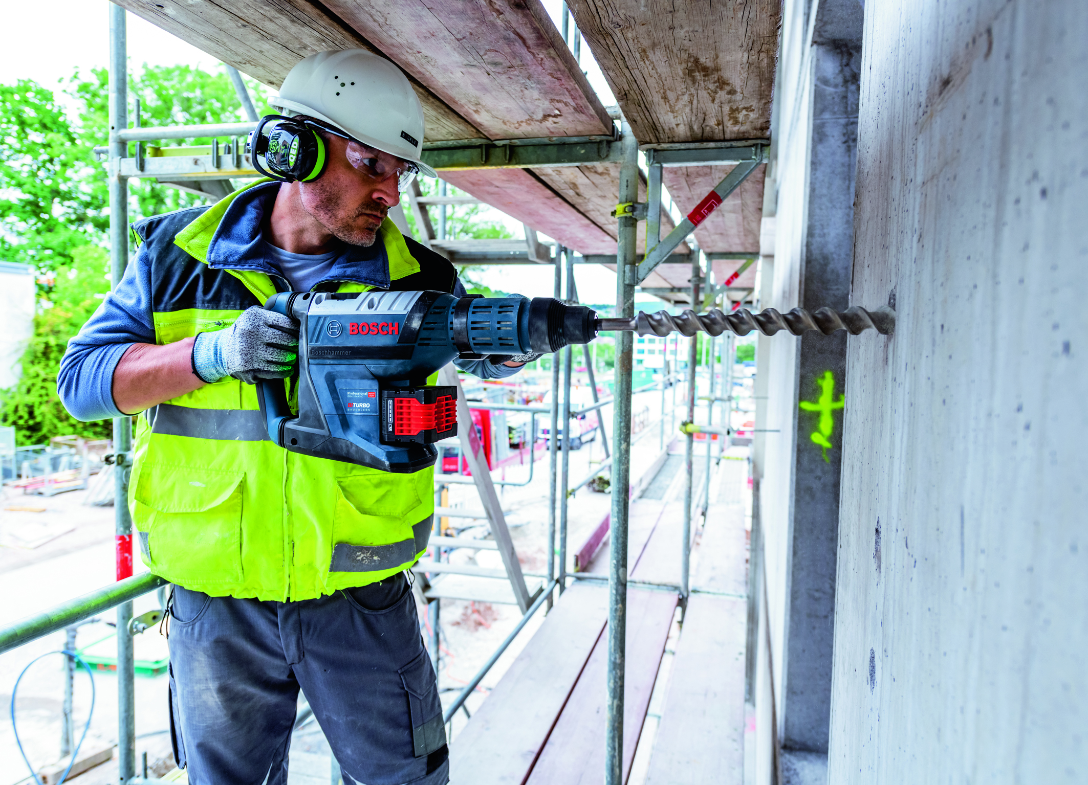 High drilling performance confirmed by an independent test institute: GBH 18V-45 C Professional Biturbo hammer from Bosch for professionals