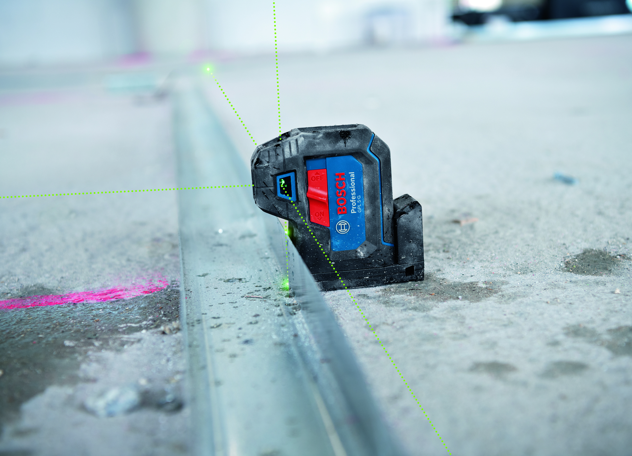 Easy handling due to an integrated rotating mount: New Bosch point laser generation for professionals