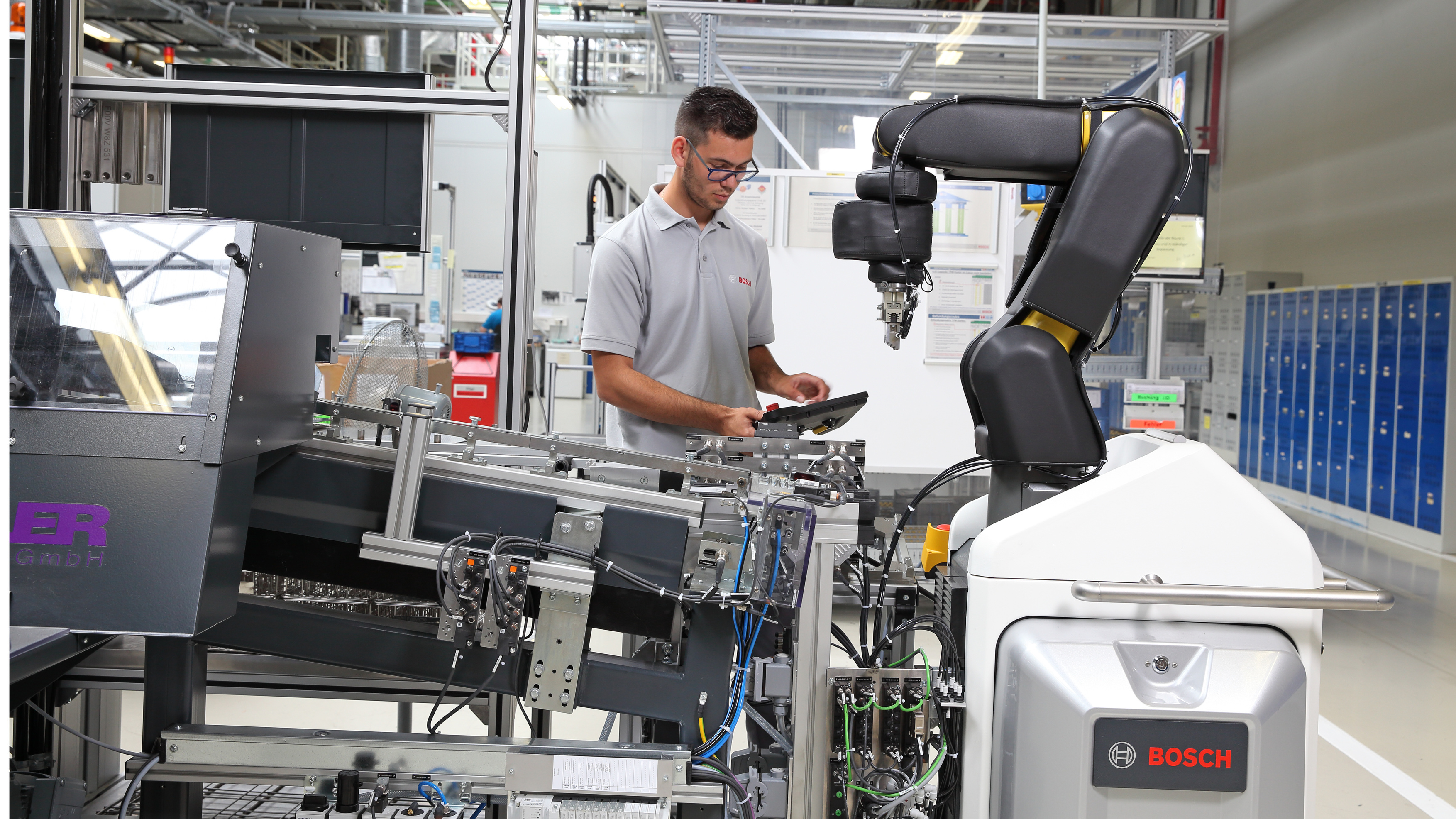 People and machines work hand in hand at Bosch