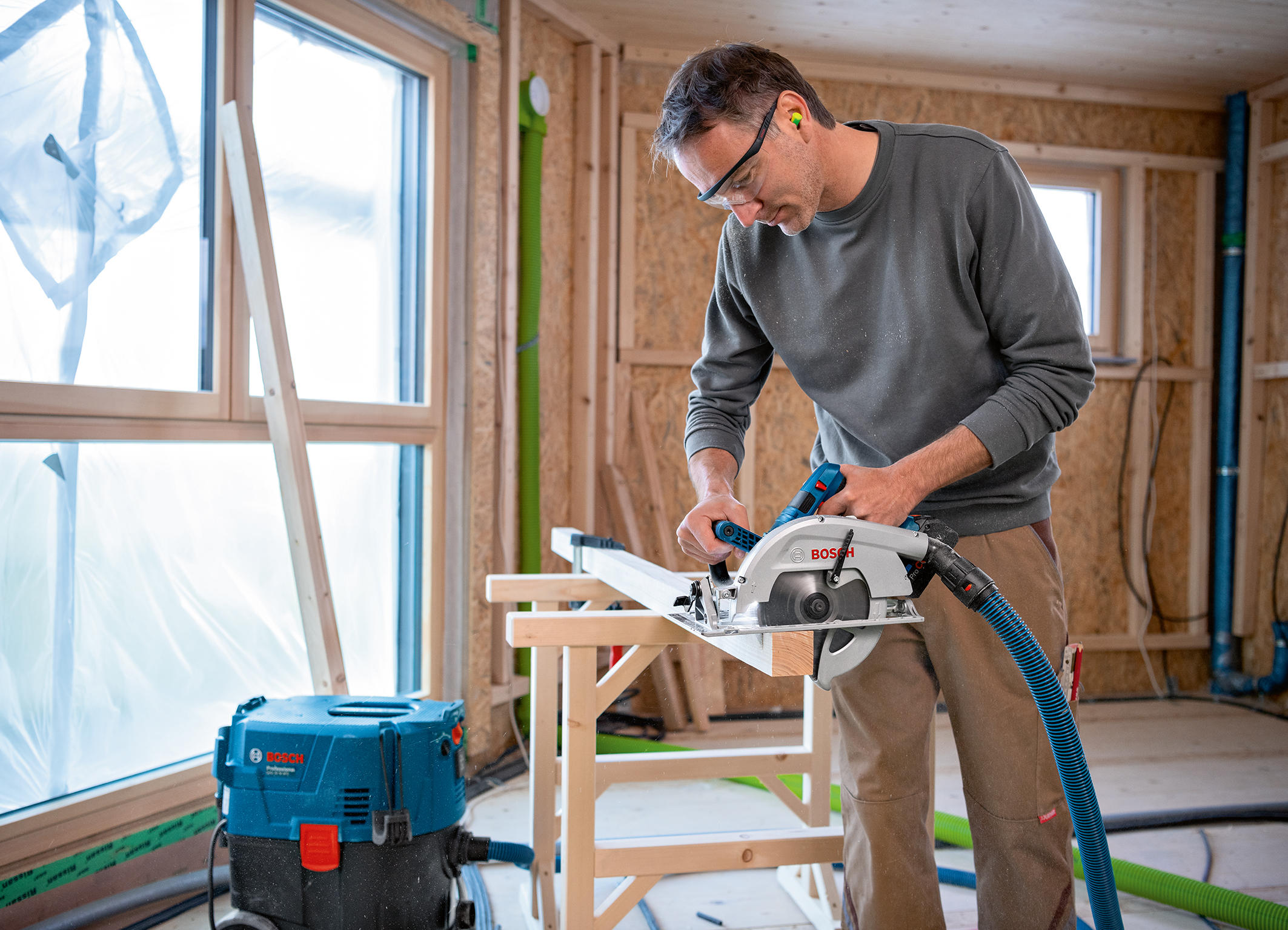 Best cutting depth in its class and a wider range of applications:  Biturbo hand-held circular saw GKS 18V-70 L Professional from Bosch for pros