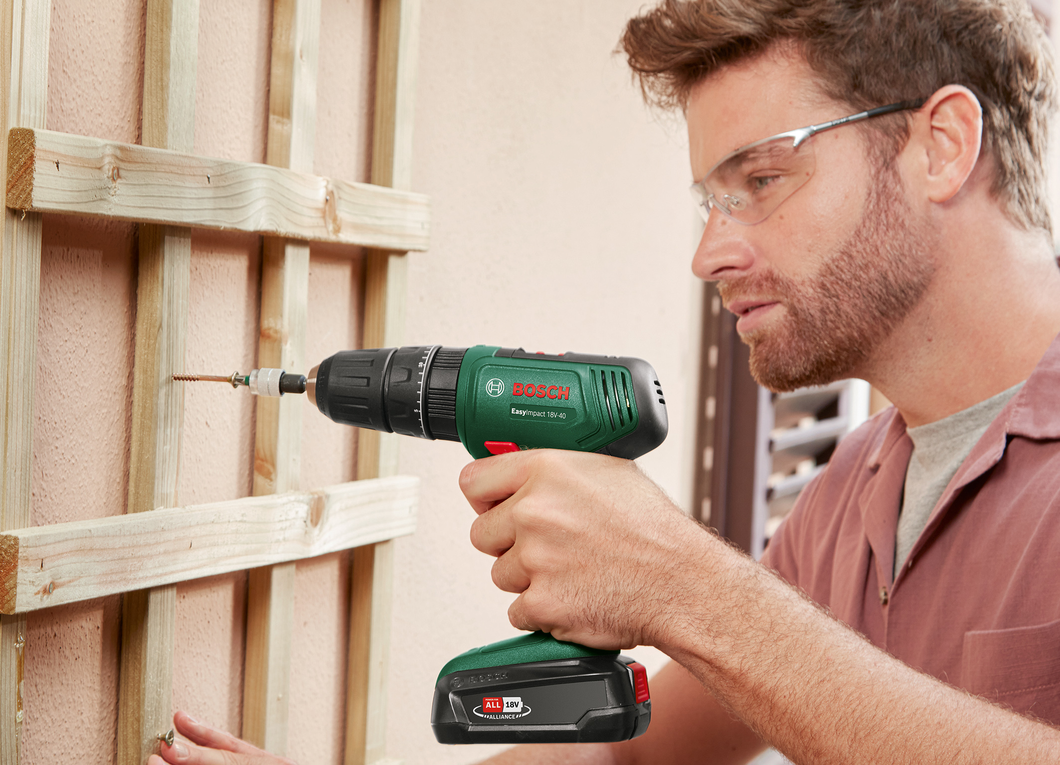 Entry-level model with impact function: Bosch EasyImpact 18V-40 for home and garden