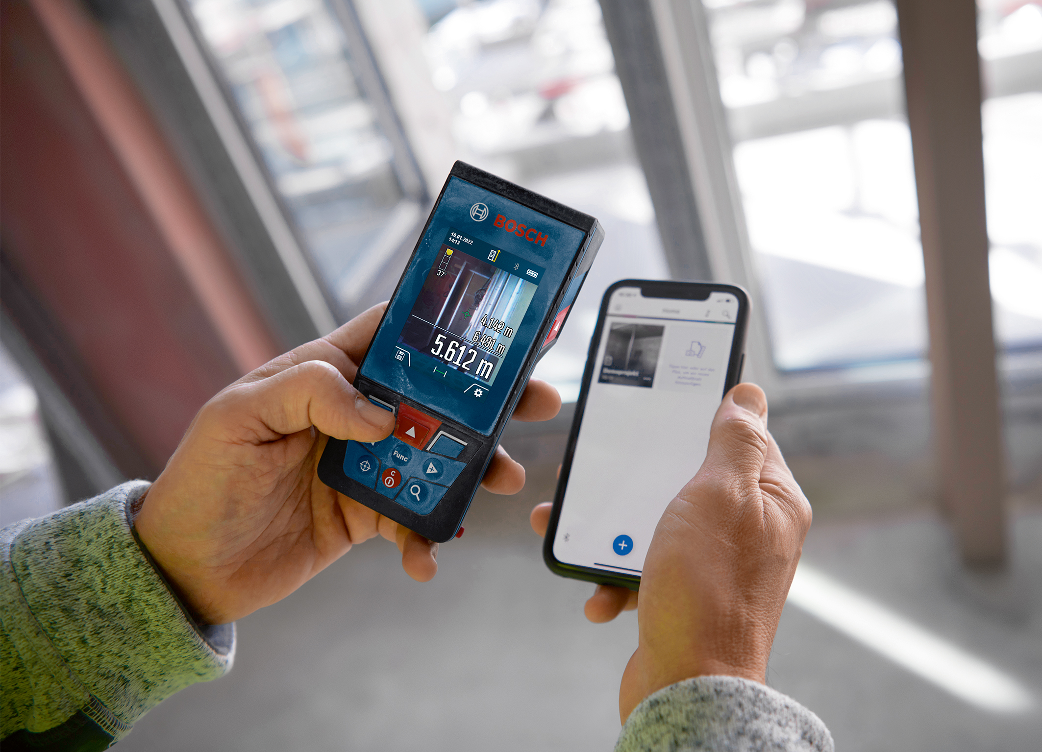 Rapid processing, documentation, and remote control via the MeasureOn App: New Bosch laser measures with camera