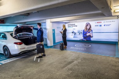 Automated Valet Parking im Parkhaus am Flughafen Stuttgart 