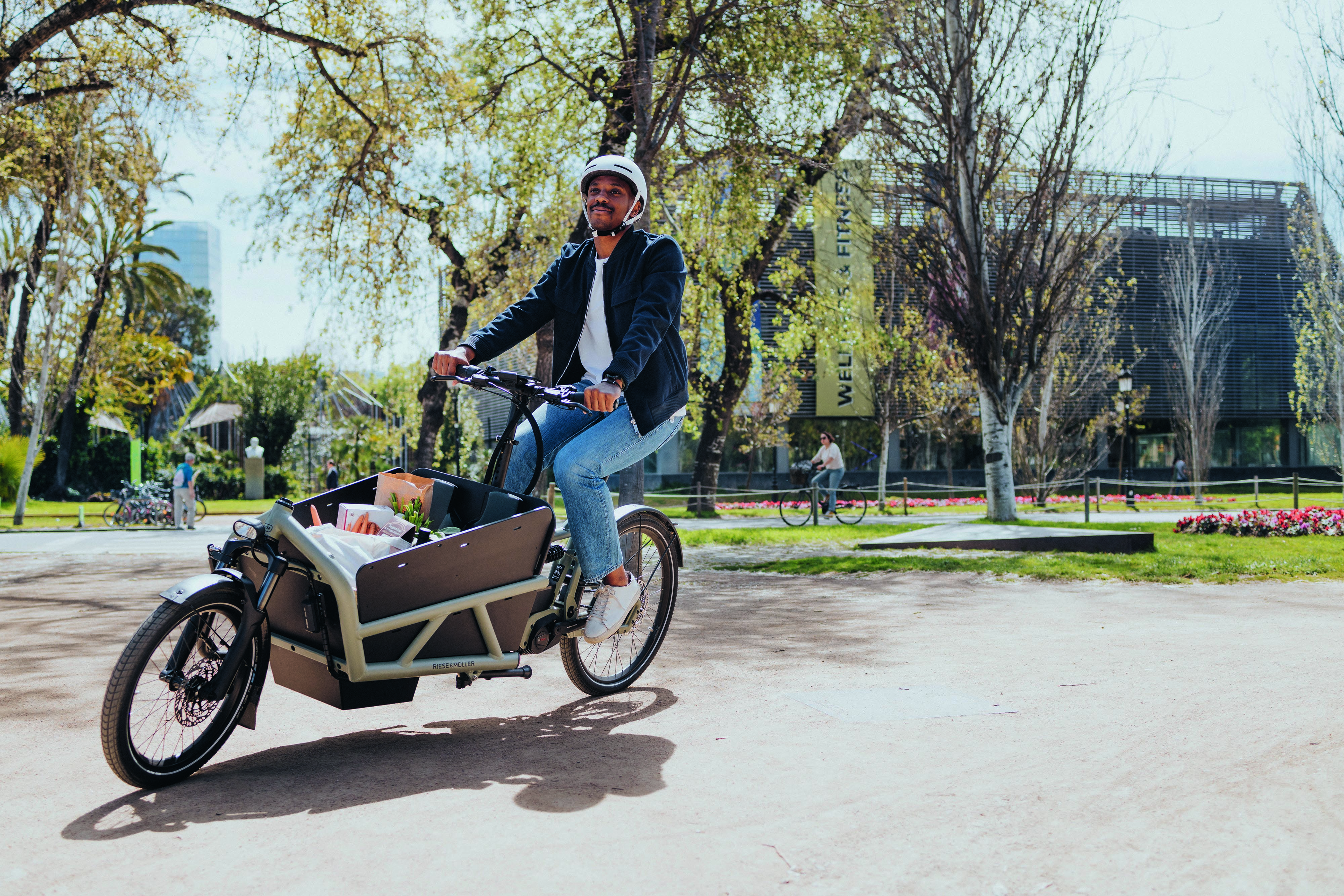 Lastenradfahrer*innen können jetzt auch die Vorteile des smarten Systems genießen. Bosch eBike Systems sorgt dabei mit dem neuen ABS Cargo und dem Cargo-Modus für mehr Sicherheit und Komfort.