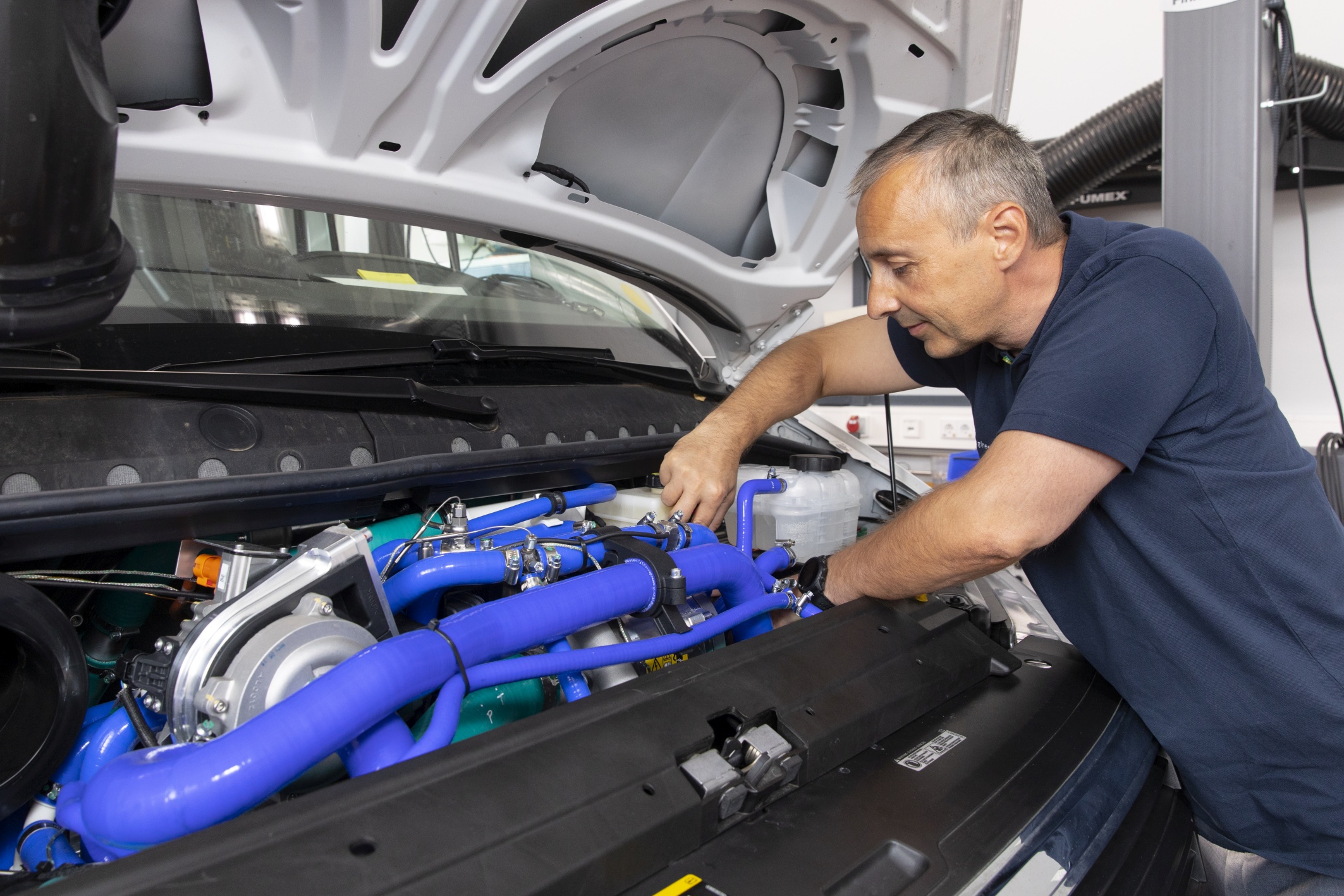 Bosch tests fuel cell vans