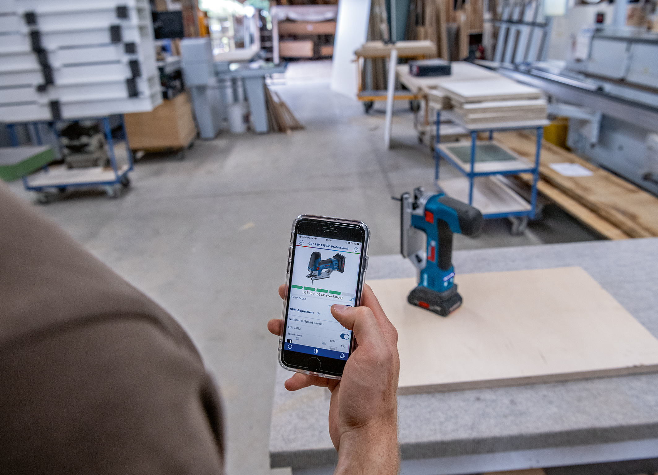 Precision tools with an interactive display and individual setting via app: New cordless jigsaws from Bosch for professionals