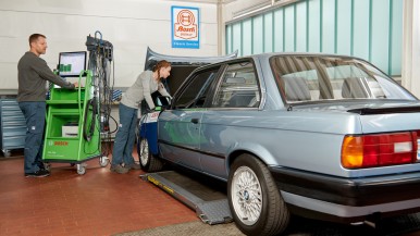 Wartung und Reparatur von Young- und Oldtimern in über 90 spezialisierten Bosch  ...