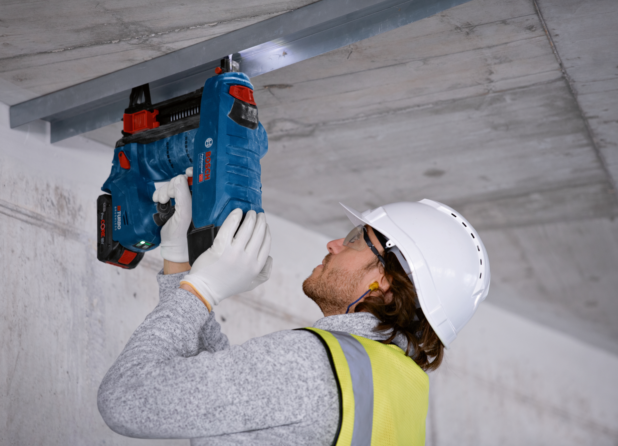 High efficiency meets high user protection: First professional cordless concrete nailer from Bosch