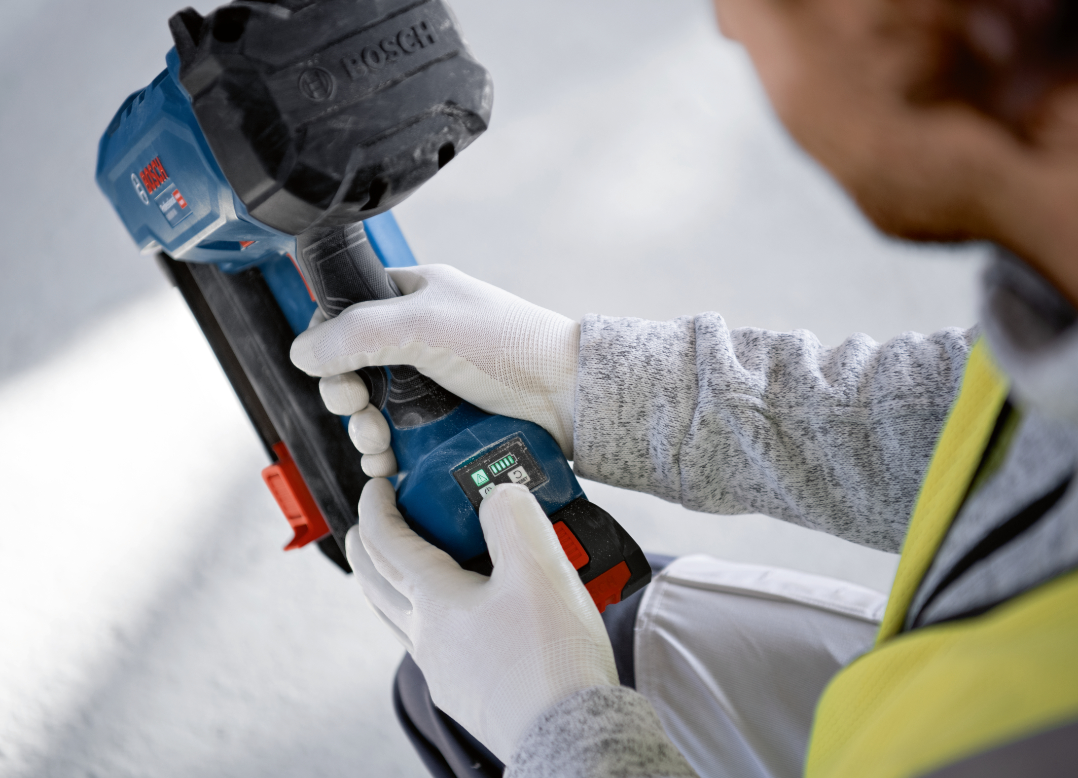 Efficient work and full control at all times: First professional cordless concrete nailer from Bosch
