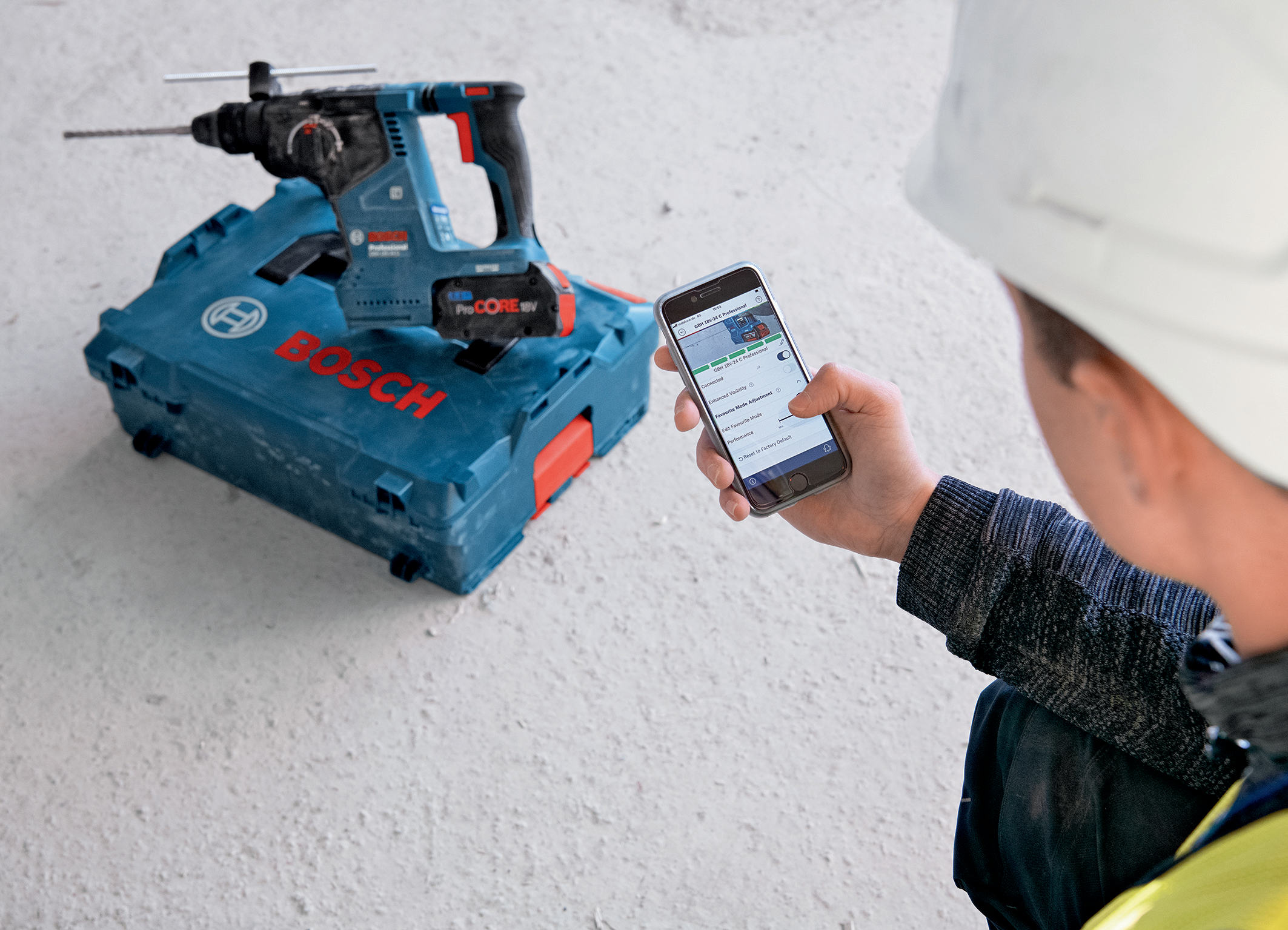 Optimal control thanks to user interface and customization via app: Versatile professional rotary hammers from Bosch