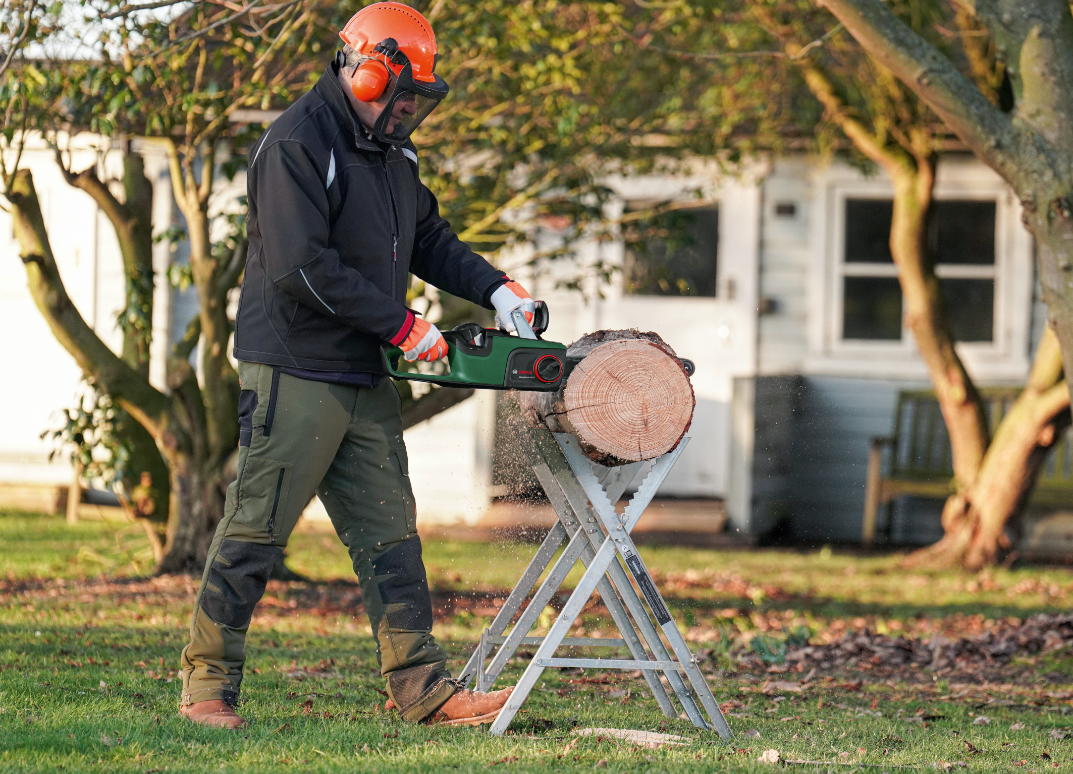 Manage difficult wood cutting tasks reliably:  Cordless chainsaw AdvancedChain 36V-35-40 from Bosch