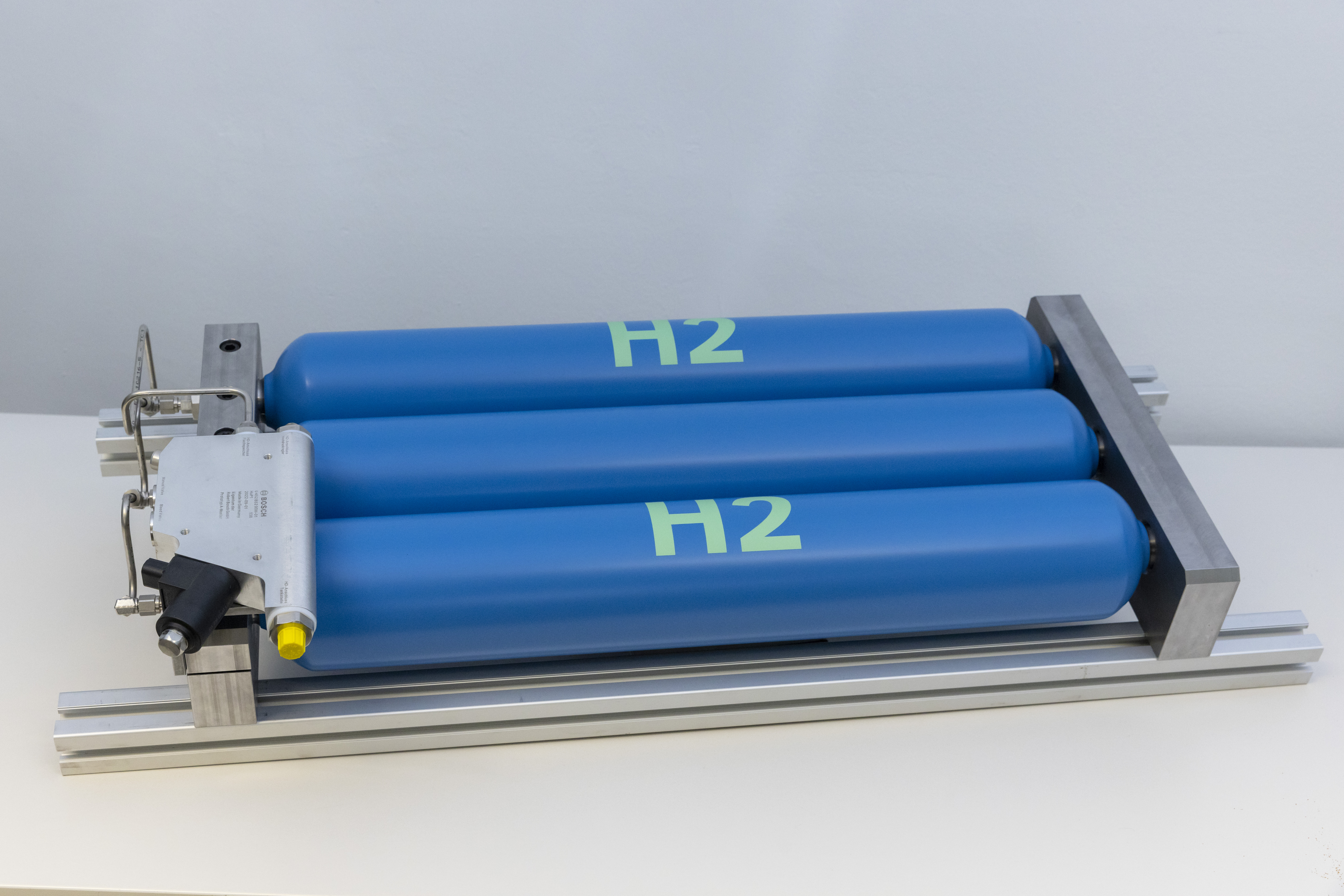 Hydrogen tank – innovative, space-saving solution for passenger cars