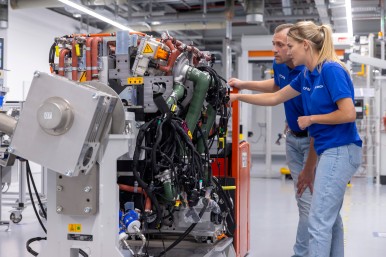 Fertigung des Fuel Cell Power Modules (FCPM) im Werk Feuerbach