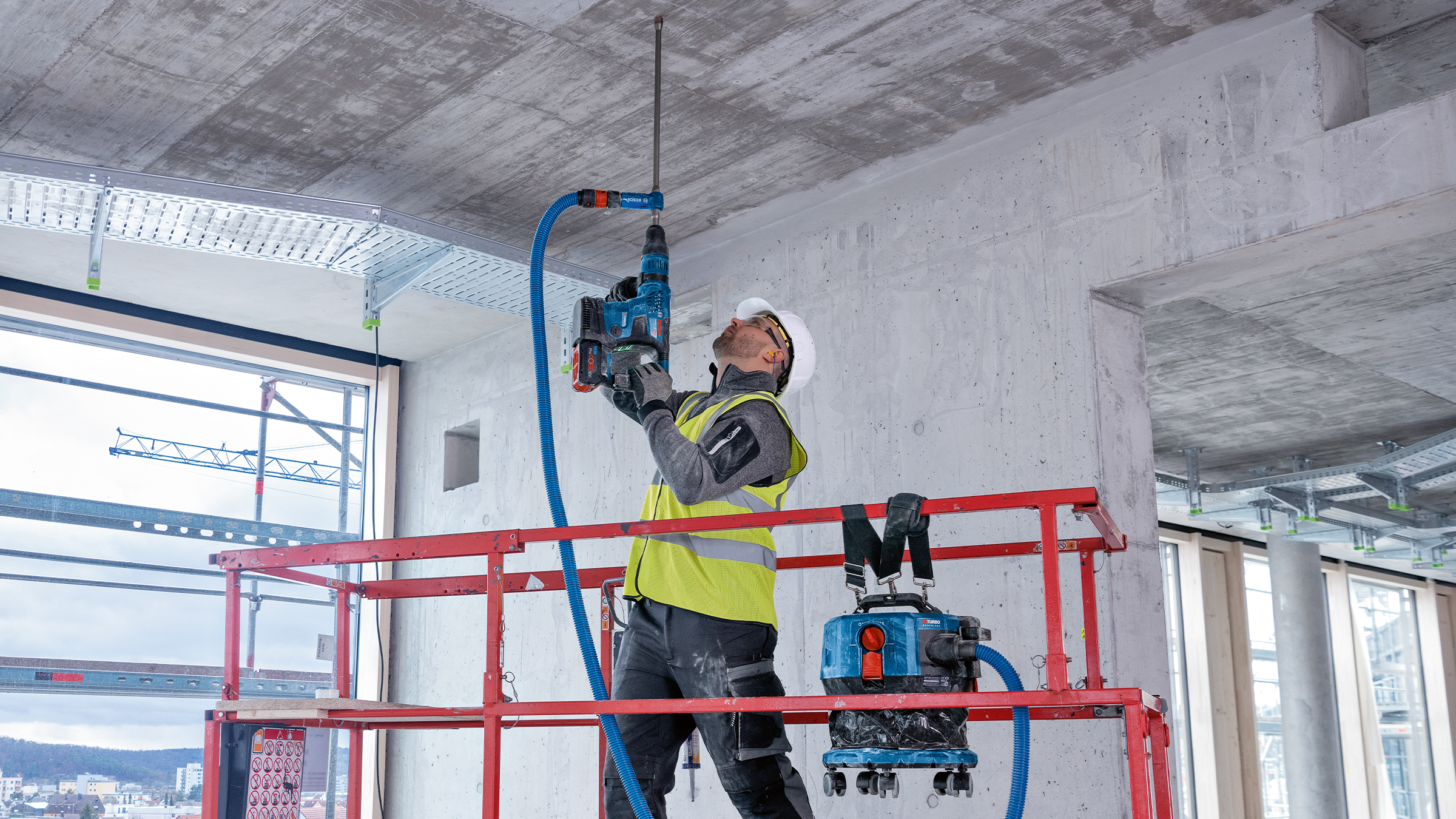 Simple and convenient working with low dust levels: GAS 18V-12 MC Professional from Bosch