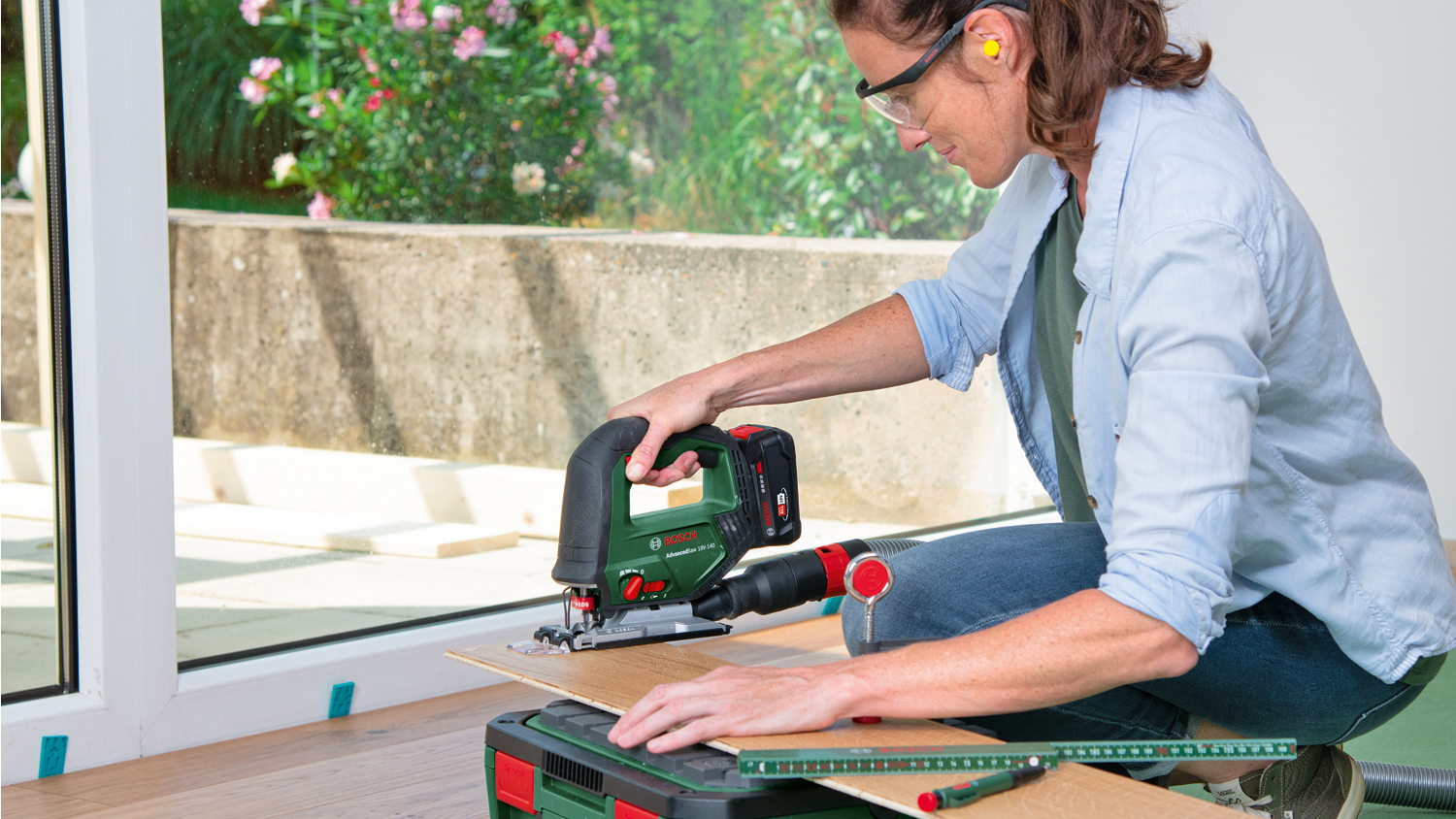 New cordless jigsaw from Bosch for DIYers: Improved dust extraction for a clear view of the cutting line