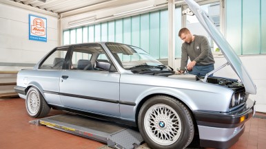 Bosch Classic sichert die Zukunft historischer Fahrzeuge mit Ersatzteilen und Kn ...