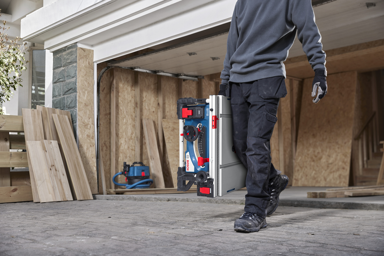Cordless Table Saw for Great Mobility and Precision