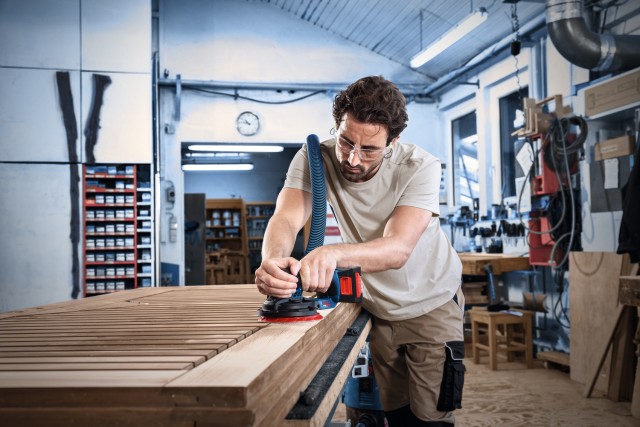Cordless random orbit sander for outstanding material removal rates and highest surface quality