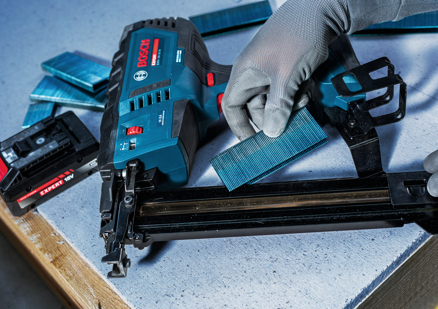 The accessory range from Bosch includes an extensive selection of staple for the EXPERT EXTH18V-50M