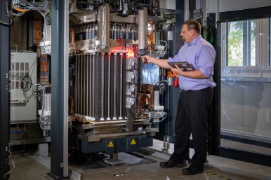 Teststation für Elektrolyse-Stacks in Bamberg