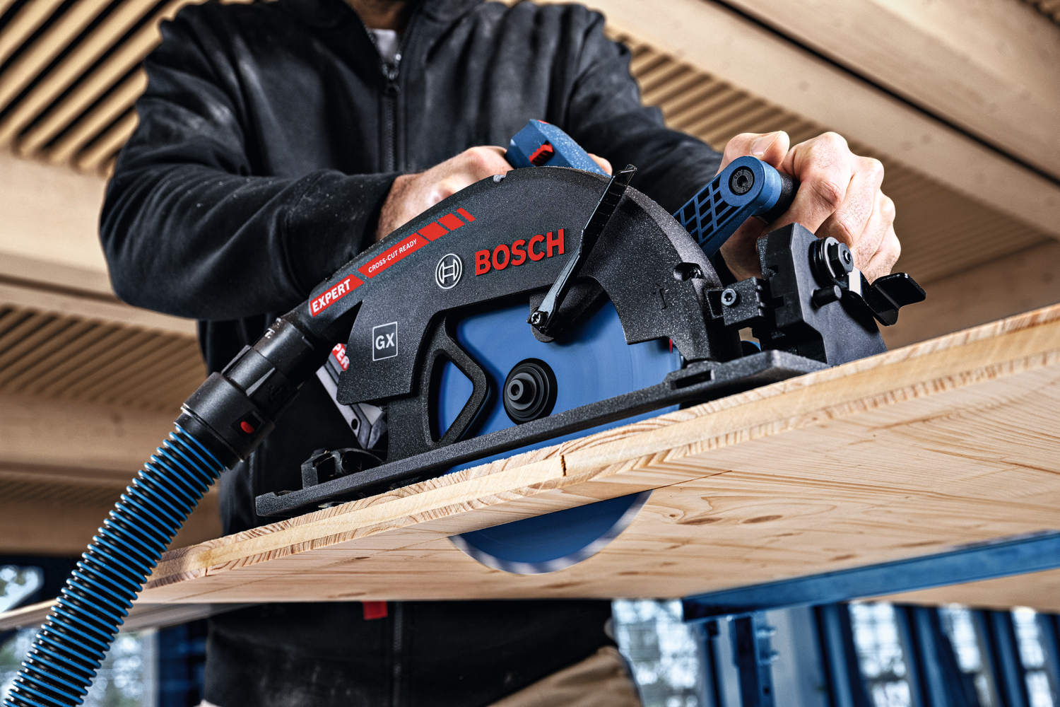 Expert Miter Saw: Mobile Precision for Precise Angle Cuts