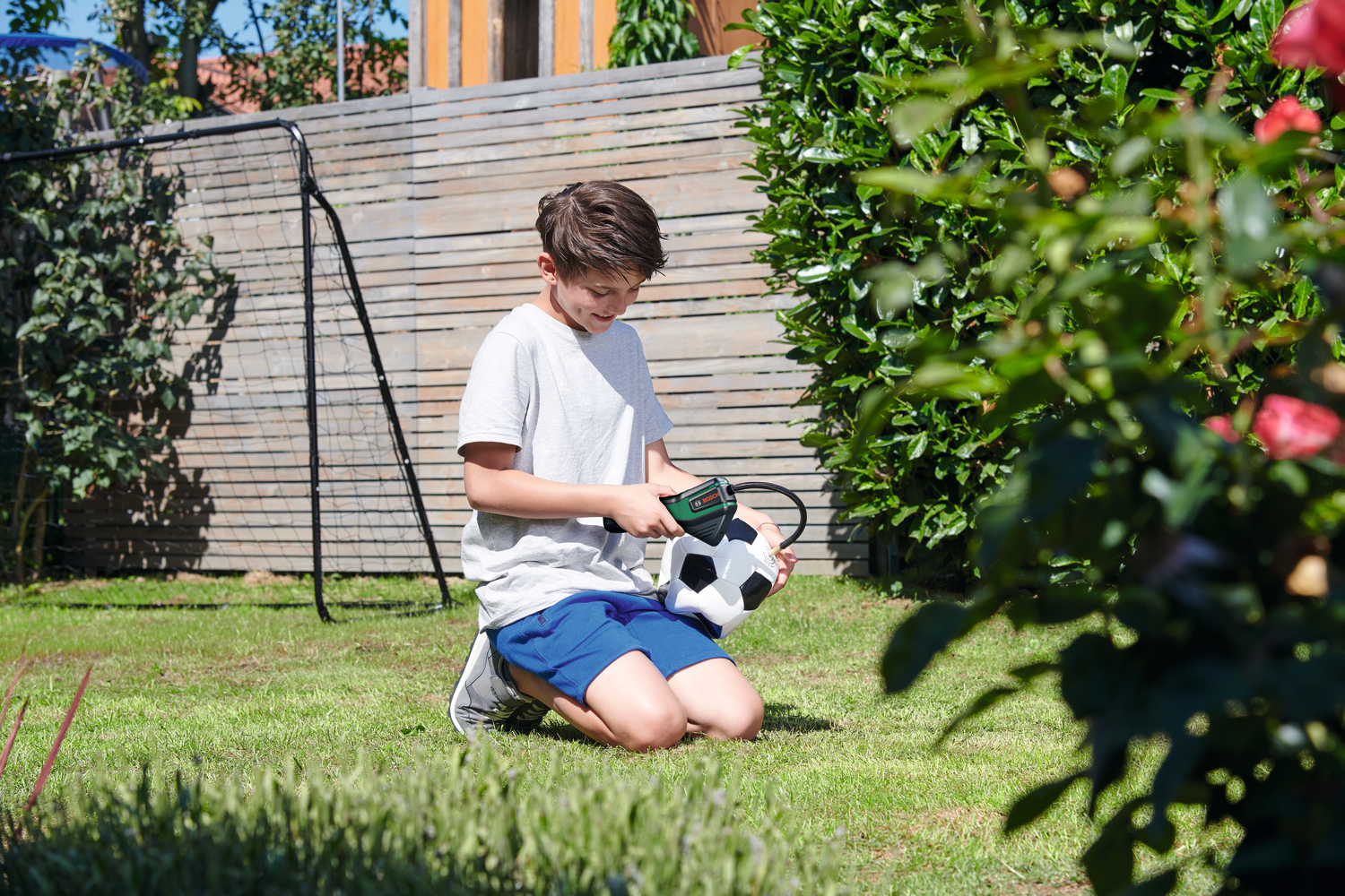 Pneo: The handy air pump for home or on the go