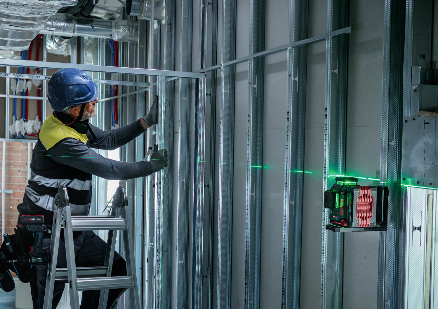 EXPERT EXLL18V-120-33CG and its integrated rotating mount