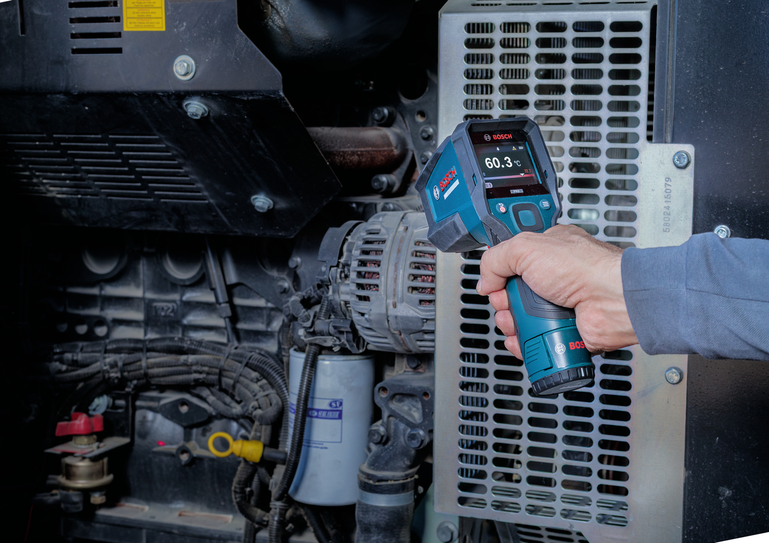 The GIS12V-700-14 also offers advanced settings