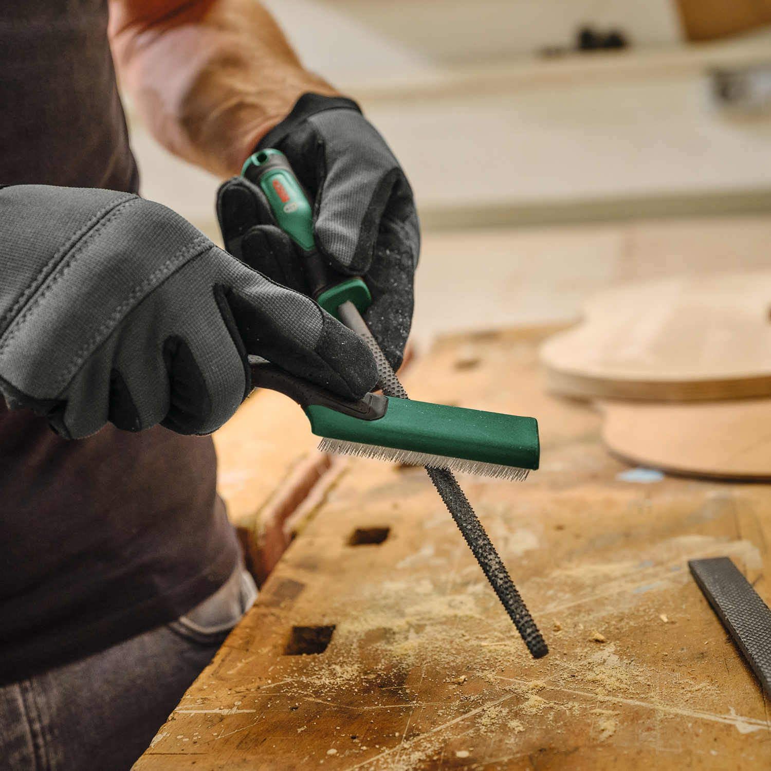 New file brush with high-quality carbon steel bristles from Bosch