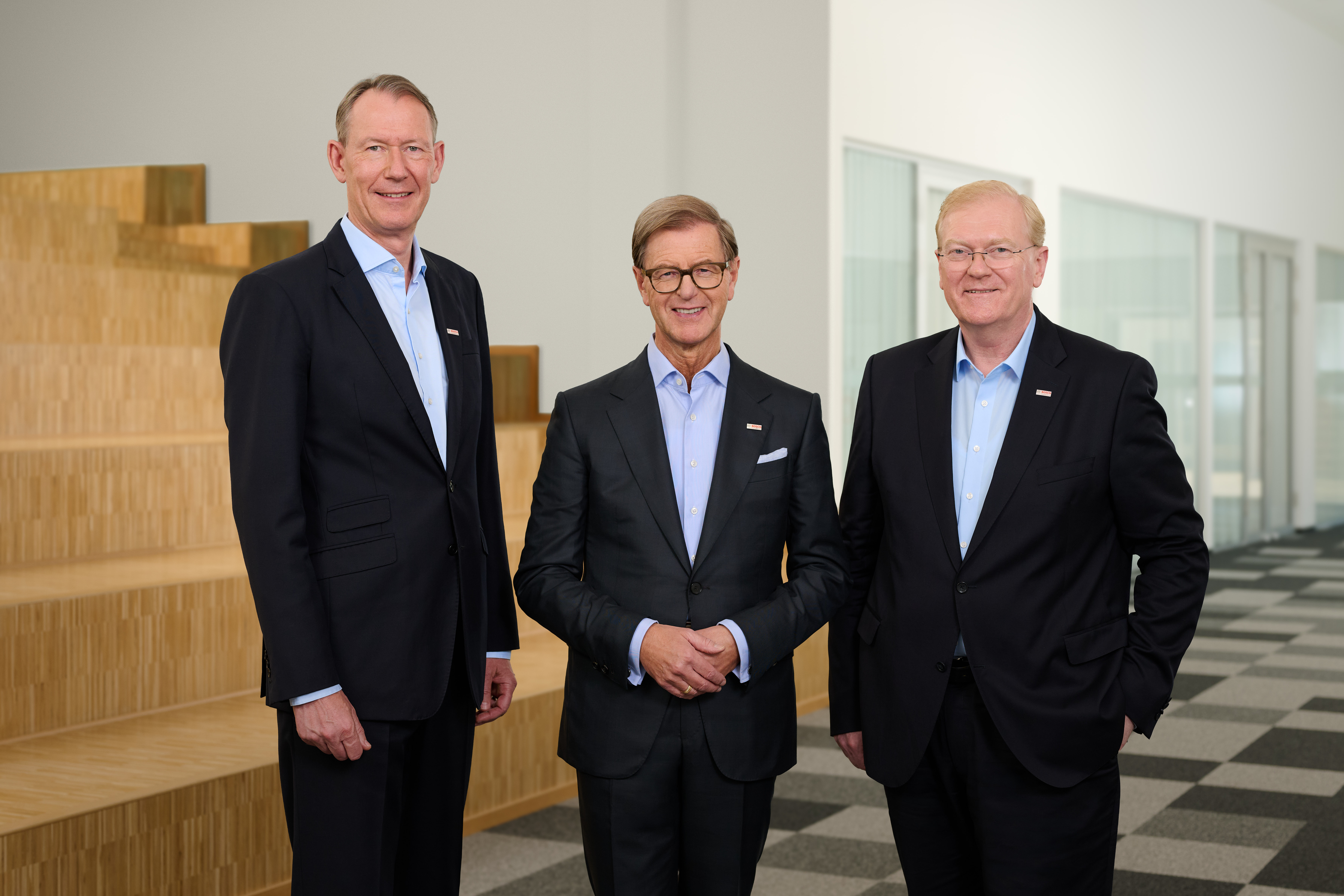 Dr. Christian Fischer (left), Prof. Stefan Asenkerschbaumer (center), Dr. Stefan Hartung (right)