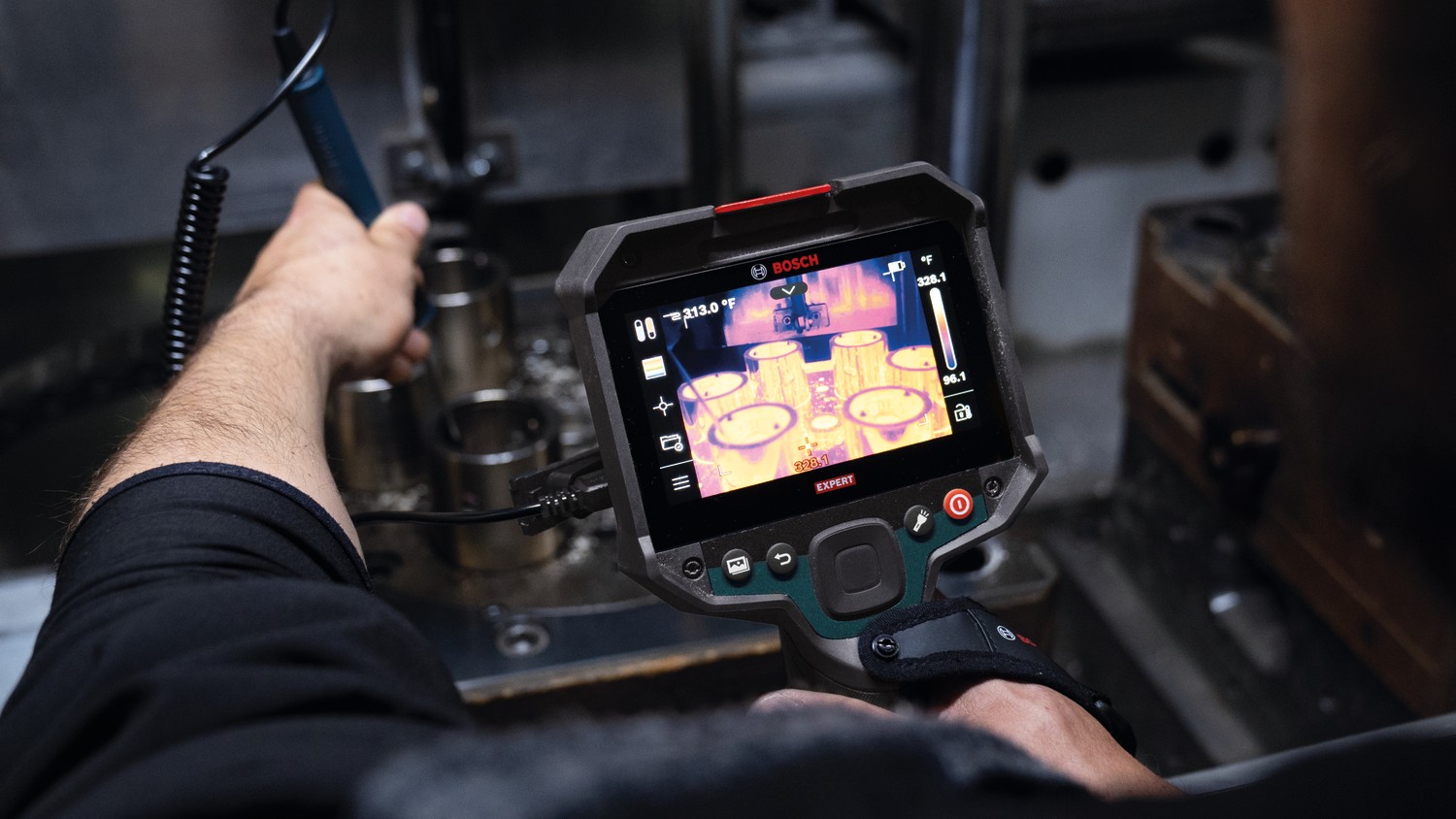 New thermal camera in top performance class Expert from Bosch: robust and made for construction sites