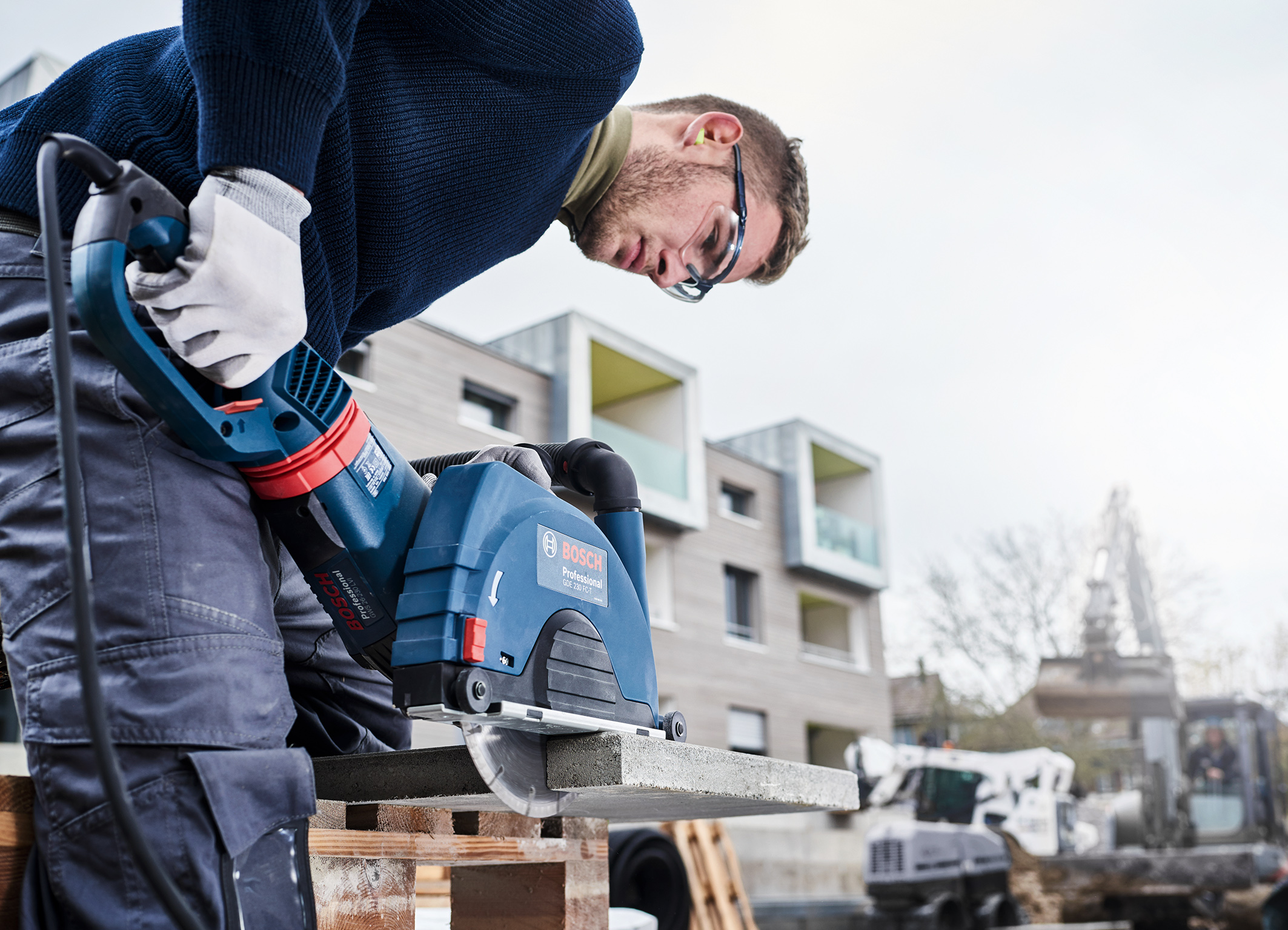 Bosch Reliable cuts in a wide range of building materials: "Standard for Universal" diamond cutting disk