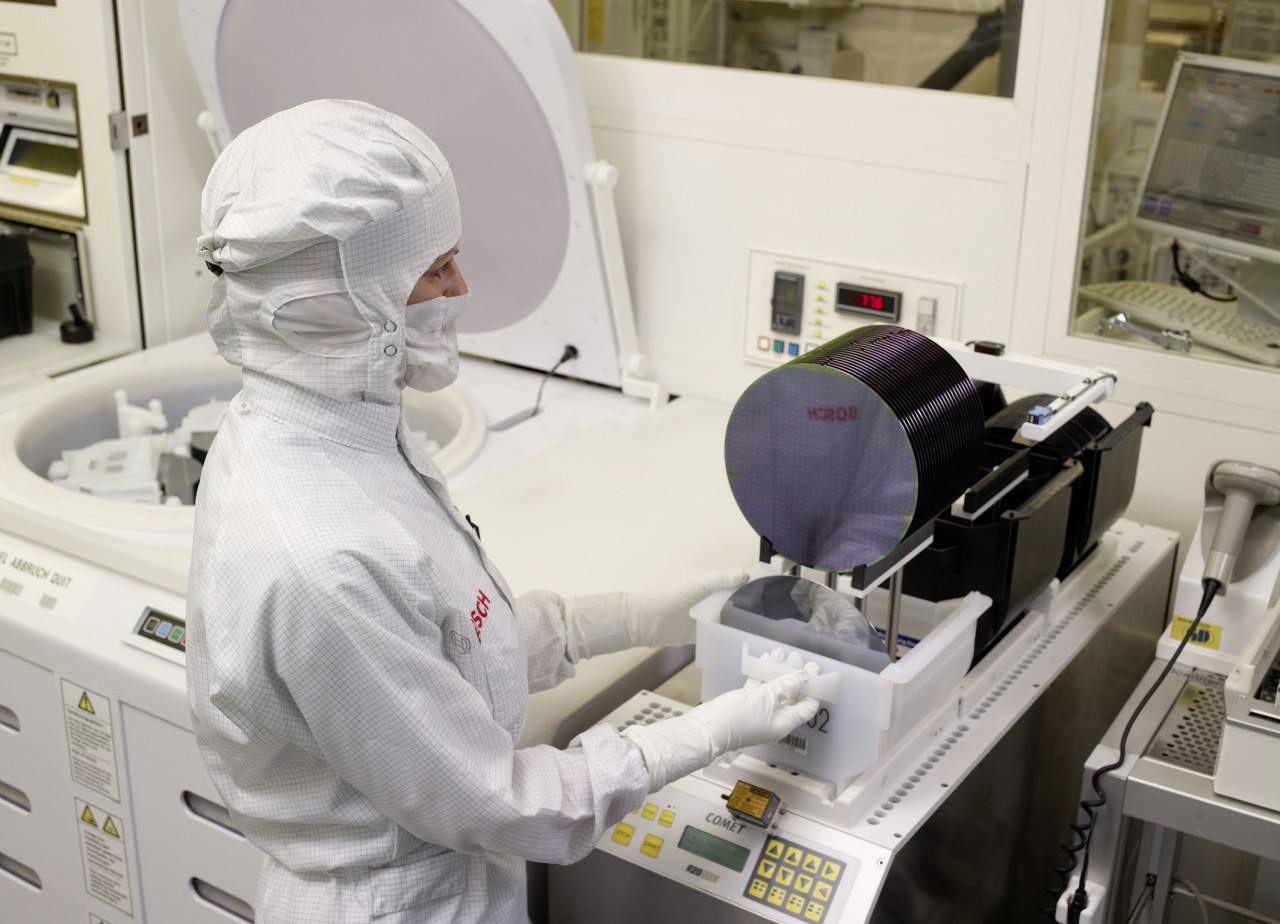 Wafer production in the Bosch semiconductor fab Bosch Media Service