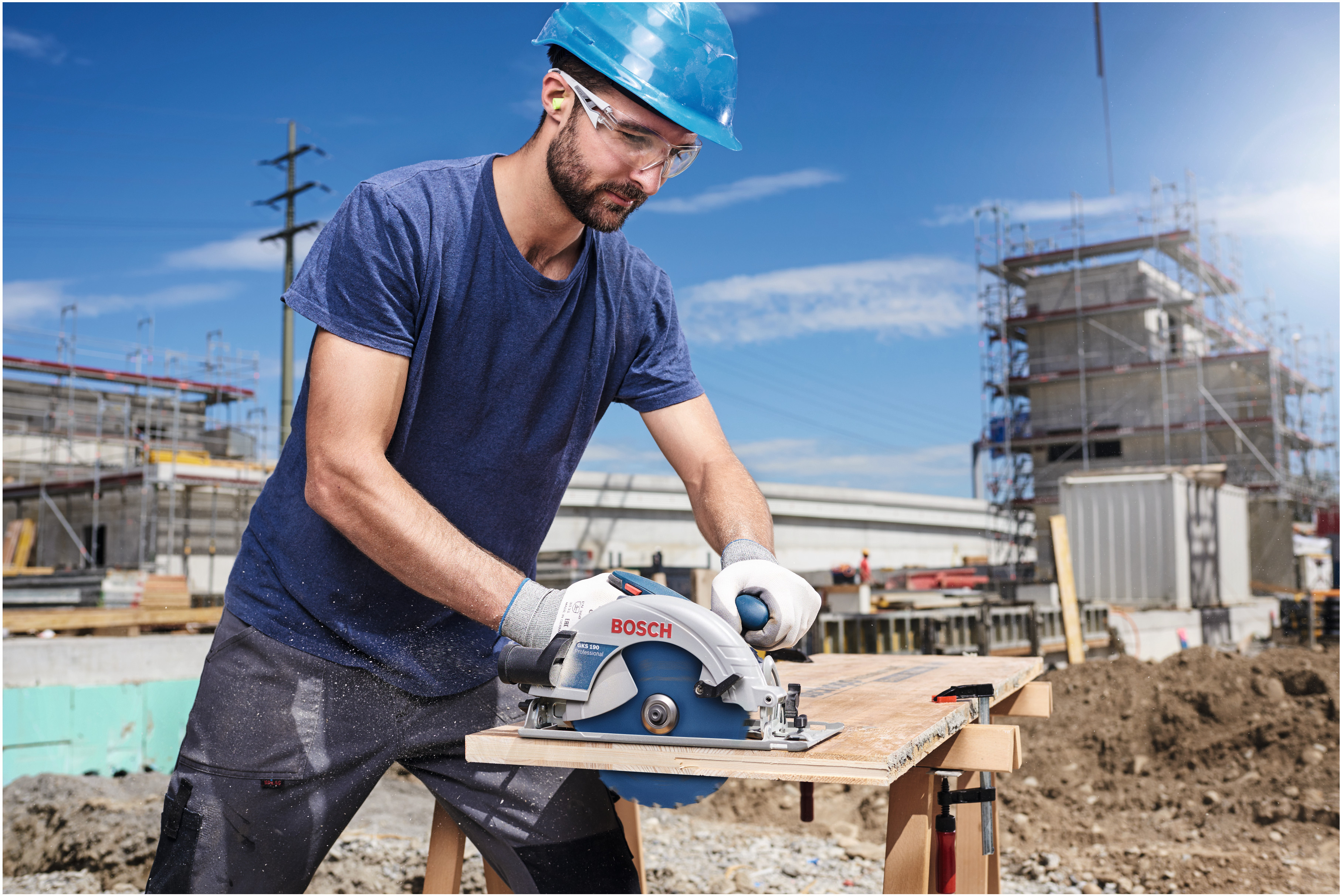 High cutting performance thanks to carbide technology: Bosch “Expert for” circular saw blades for professionals 