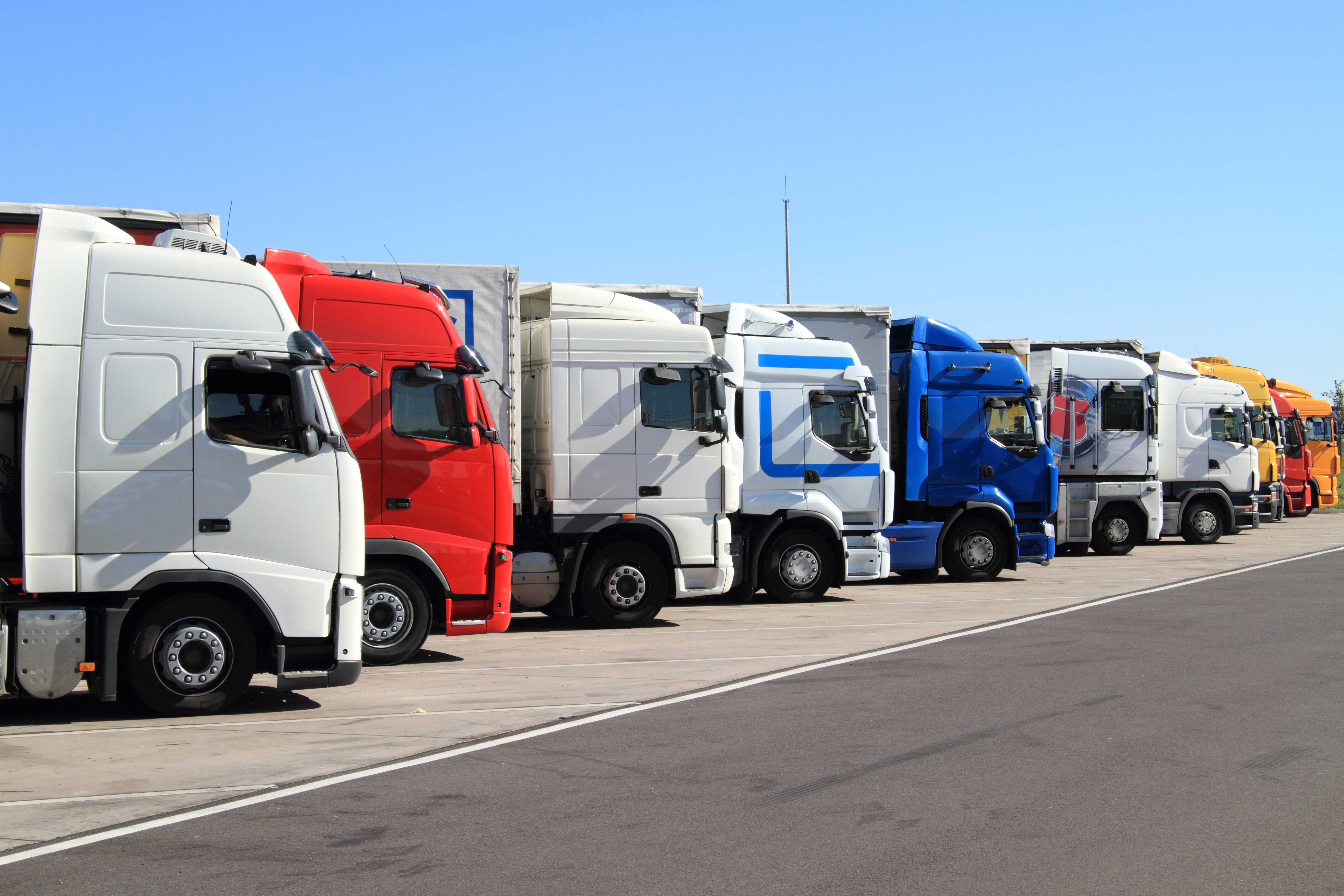 Bosch Secure Truck Parking: Leerstehende Parkflächen können bequem vorab online reserviert werden.