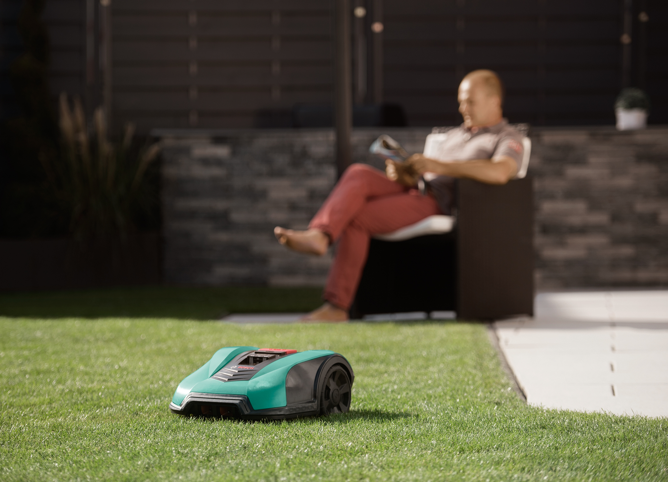 Autonomous lawn care for small to medium gardens: The robotic lawnmowers Indego 400 and Indego 400 Connect