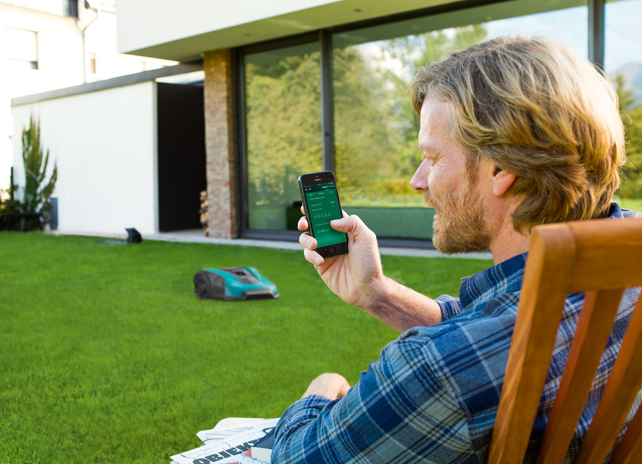 Autonomous lawn care and app control: The robotic lawnmower Indego 400 Connect