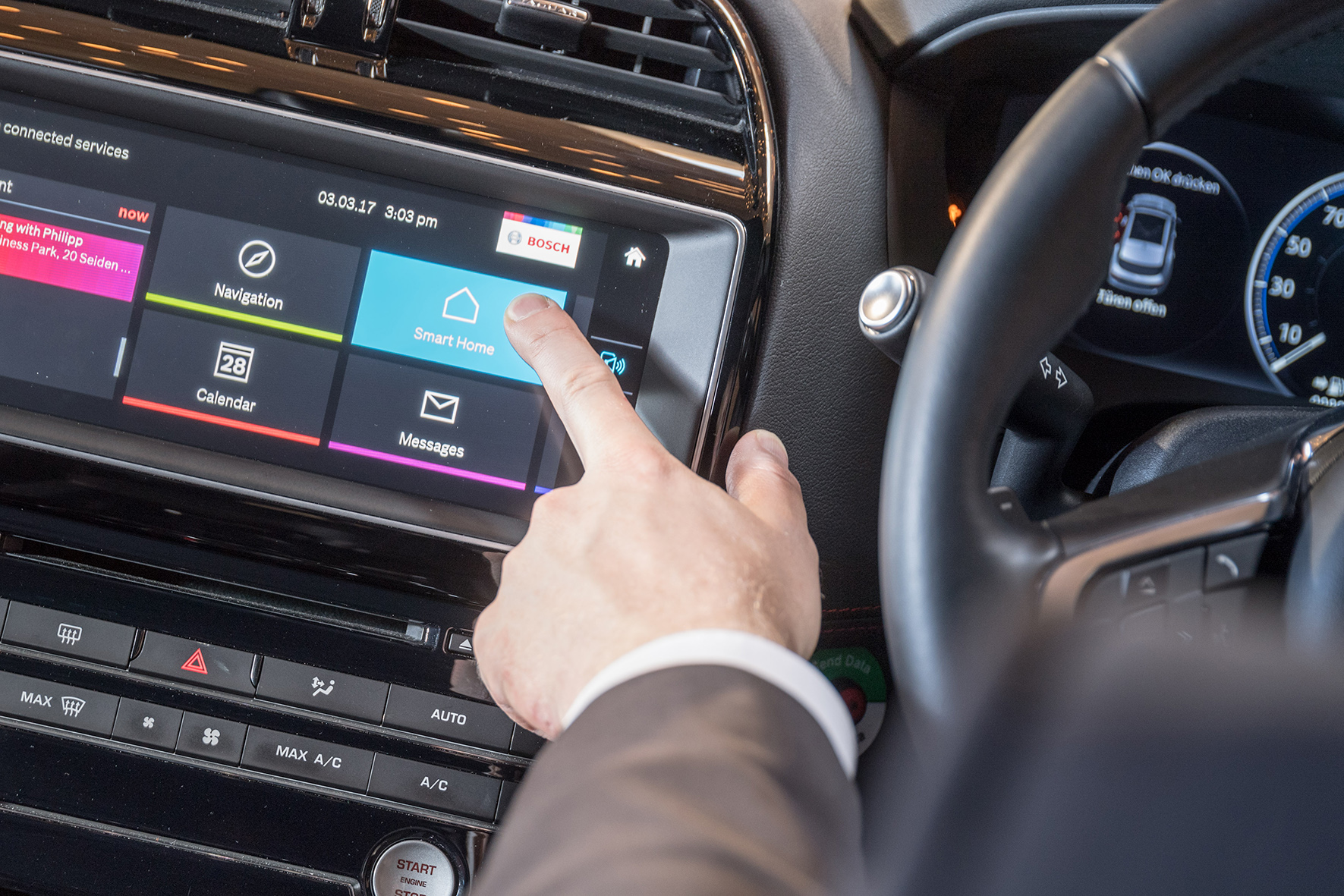 Bosch zeigt Demo-Fahrzeug für vernetzte Mobilitätsdienste 